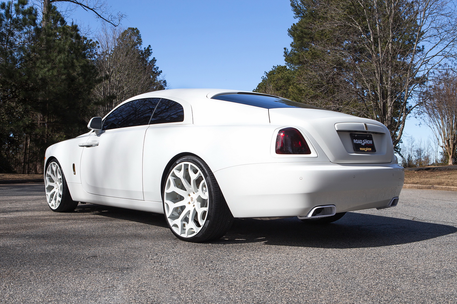 rolls-royce-wraith-white-forgiato-2 Feel Free To Call This Rolls-Royce Wraith ‘Snow White’