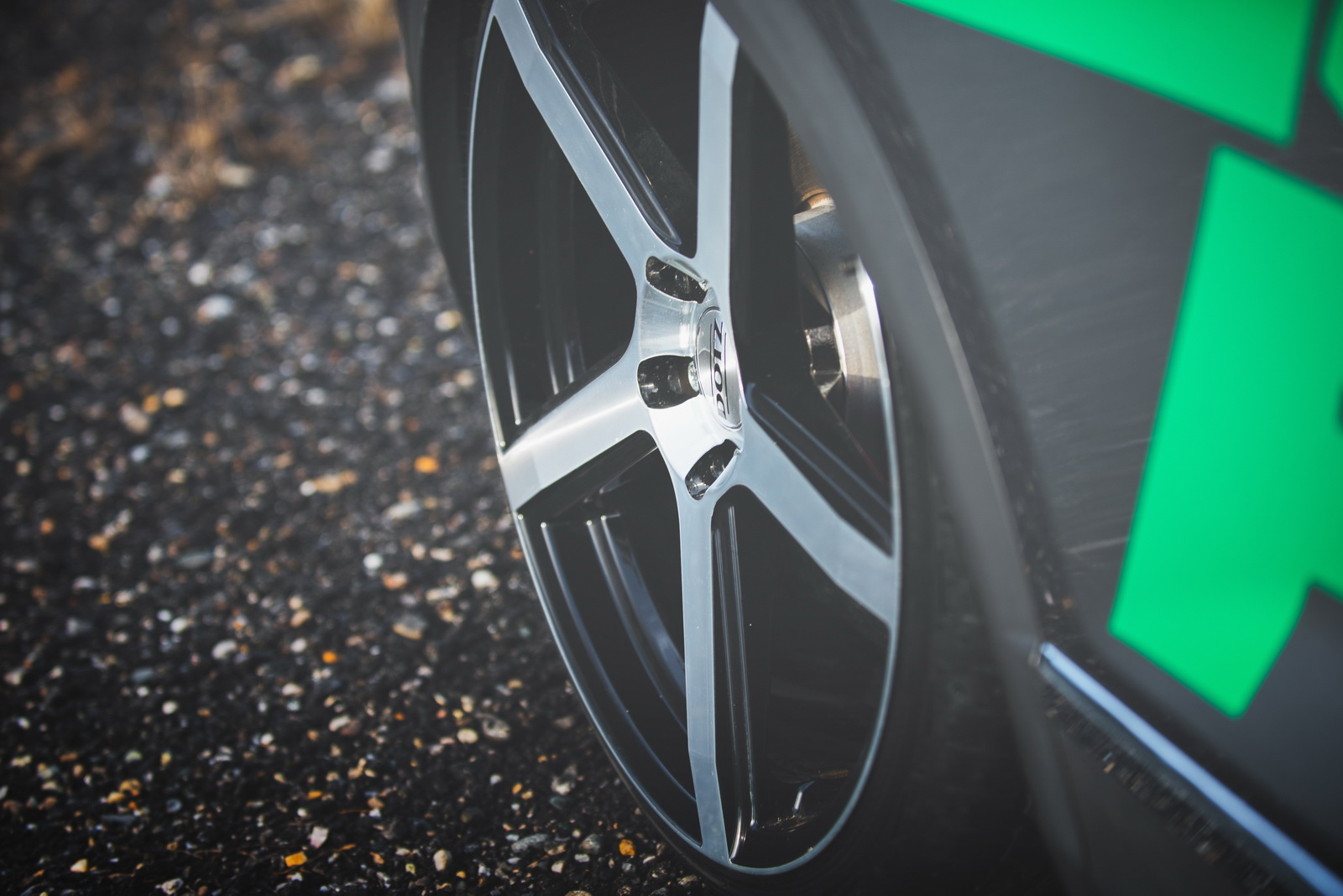 slammed-vw-t-roc-tuning-dotz-wheels-12 Slammed VW T-Roc Is Transformed From Crossover To Hatchback