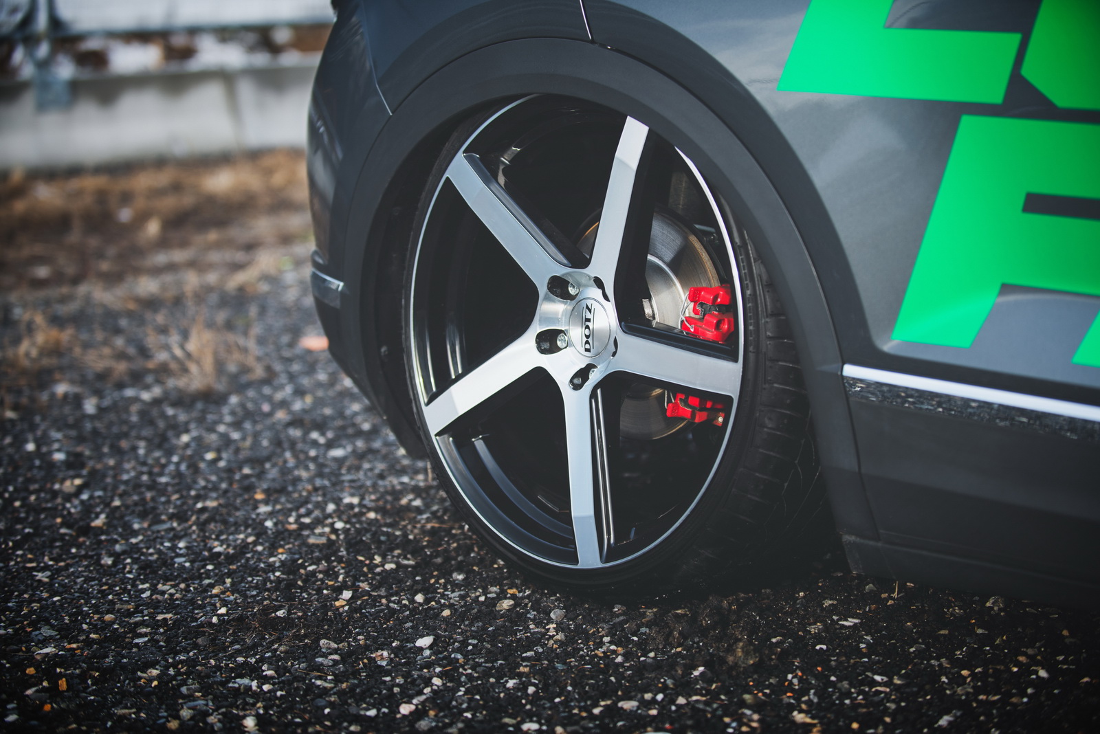 slammed-vw-t-roc-tuning-dotz-wheels-13 Slammed VW T-Roc Is Transformed From Crossover To Hatchback