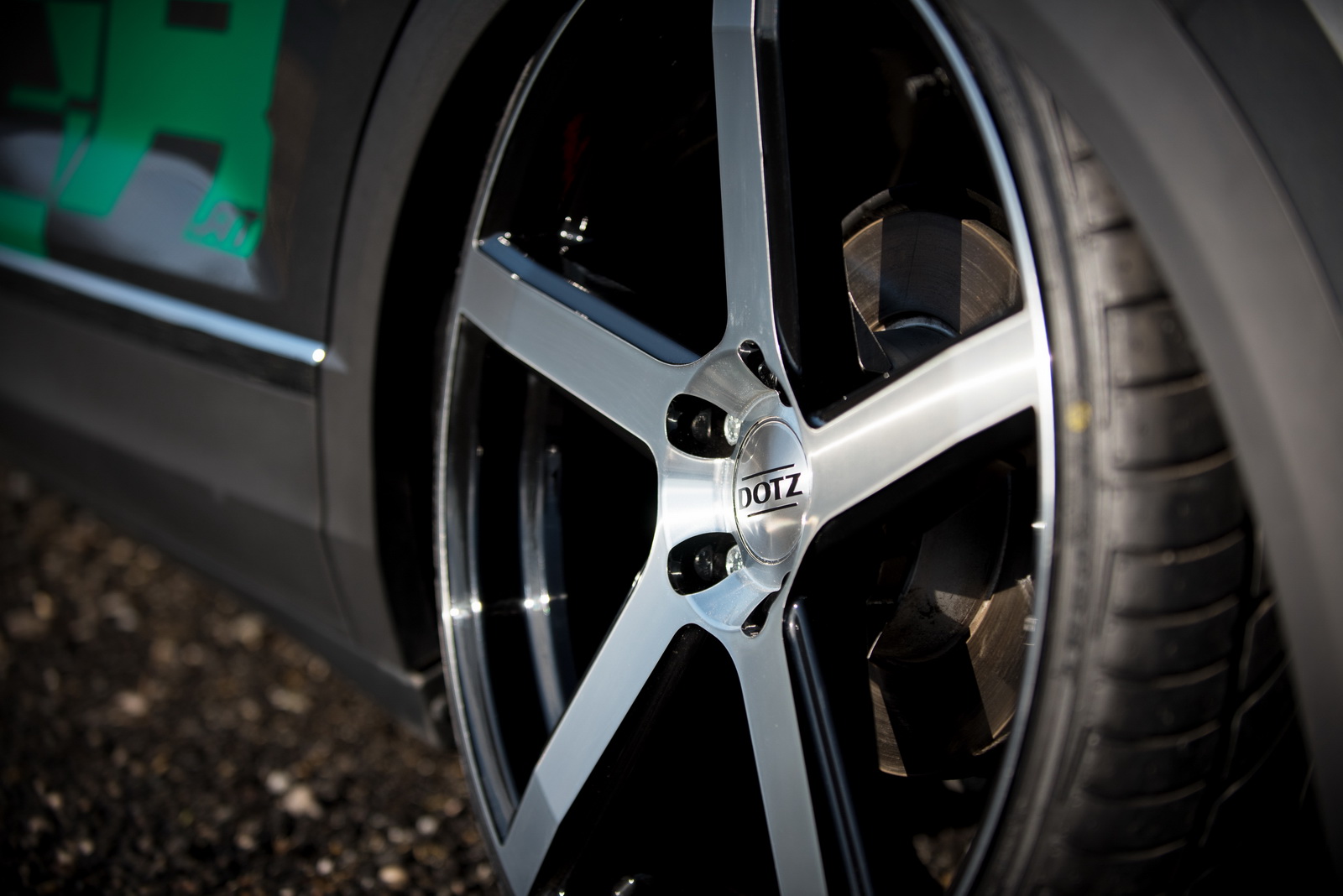 slammed-vw-t-roc-tuning-dotz-wheels-15 Slammed VW T-Roc Is Transformed From Crossover To Hatchback