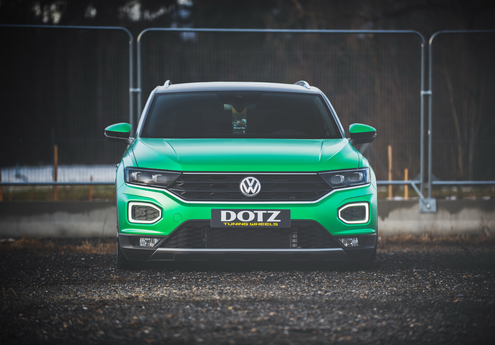 slammed-vw-t-roc-tuning-dotz-wheels-4 Slammed VW T-Roc Is Transformed From Crossover To Hatchback