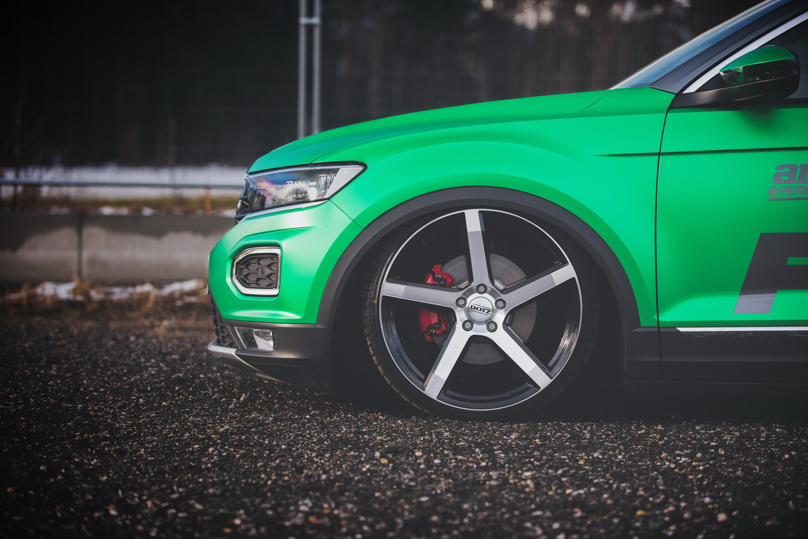 slammed-vw-t-roc-tuning-dotz-wheels-6 Slammed VW T-Roc Is Transformed From Crossover To Hatchback