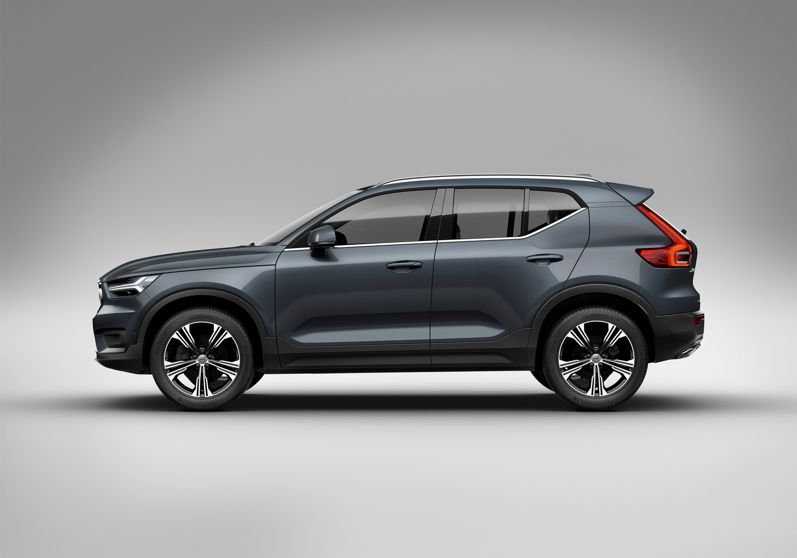 New Volvo XC40 - exterior XC40 Debuts Volvo’s First-Ever Three-Cylinder Engine, Hybridized And EV Models To Follow