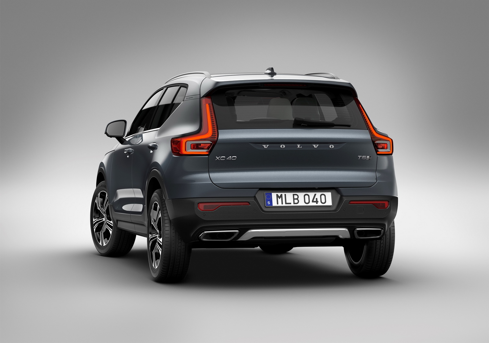 New Volvo XC40 - exterior XC40 Debuts Volvo’s First-Ever Three-Cylinder Engine, Hybridized And EV Models To Follow