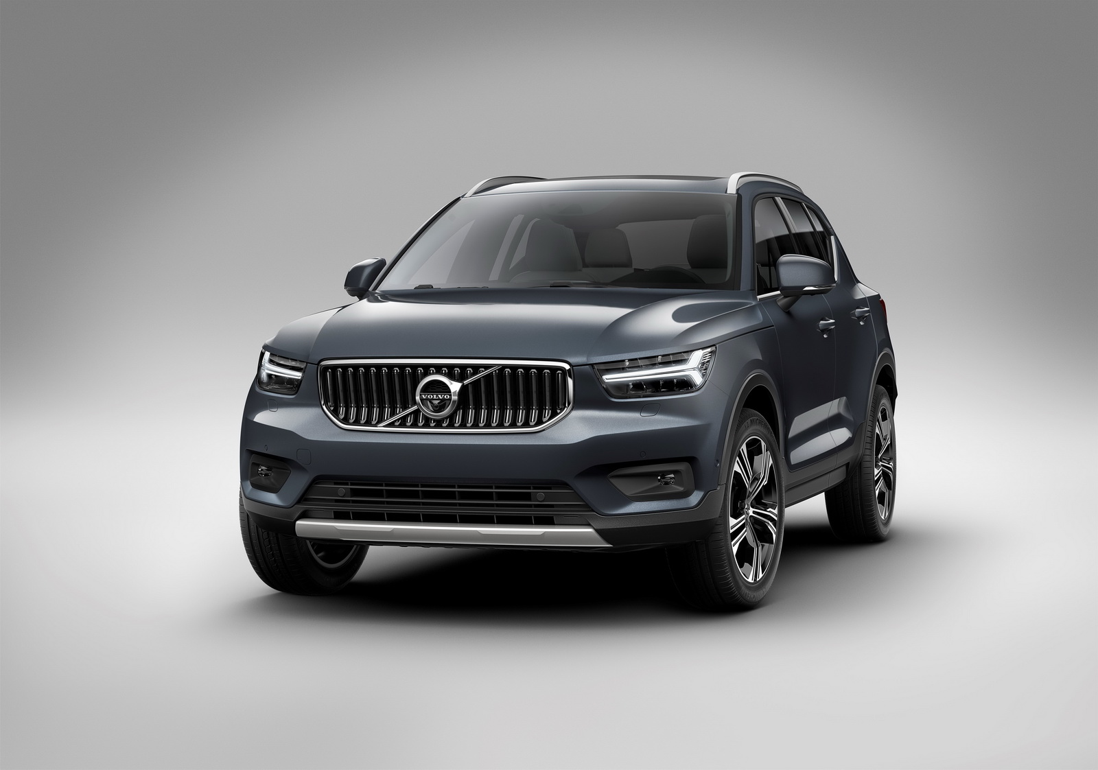 New Volvo XC40 - exterior XC40 Debuts Volvo’s First-Ever Three-Cylinder Engine, Hybridized And EV Models To Follow