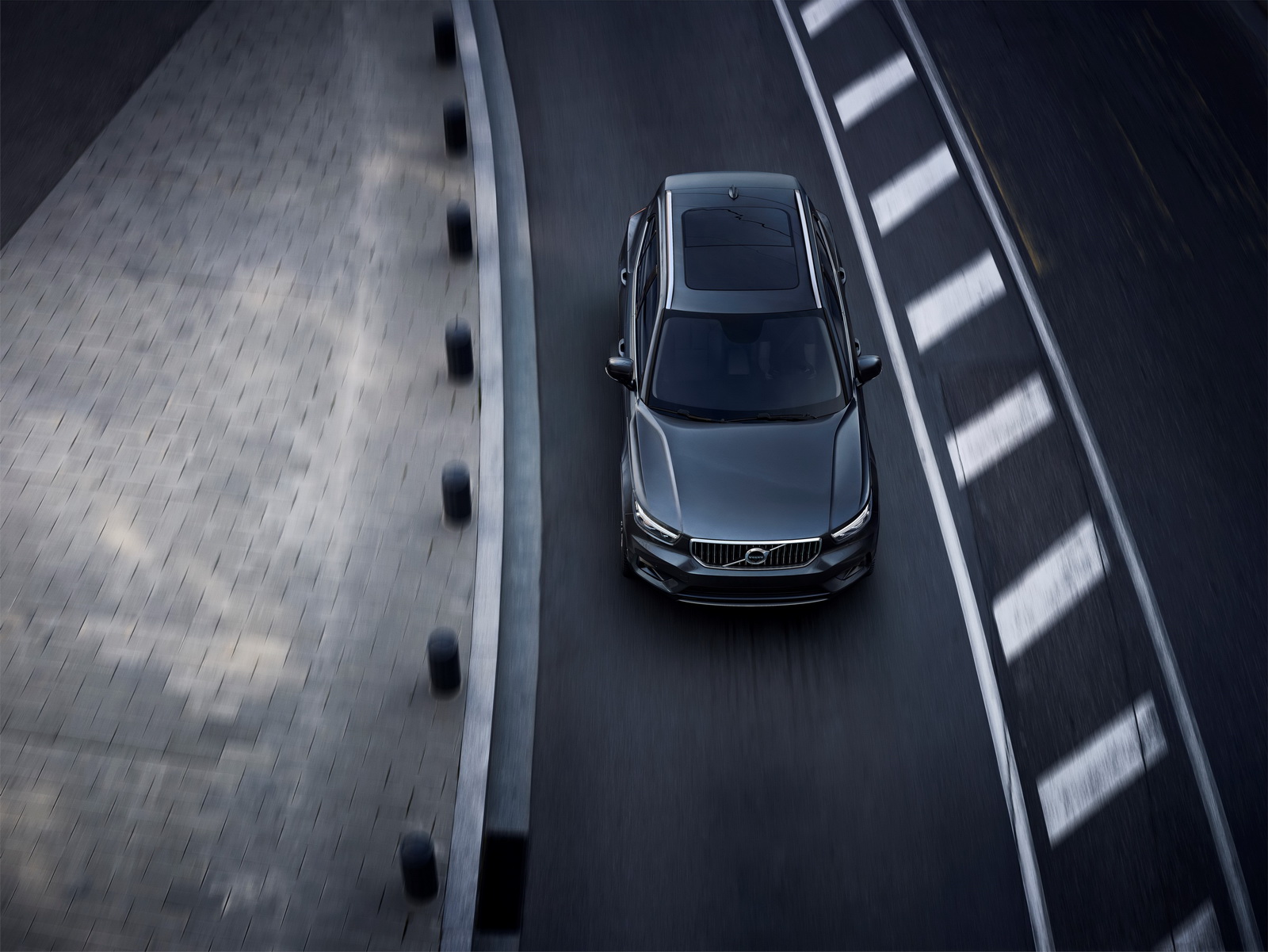 New Volvo XC40 - exterior XC40 Debuts Volvo’s First-Ever Three-Cylinder Engine, Hybridized And EV Models To Follow