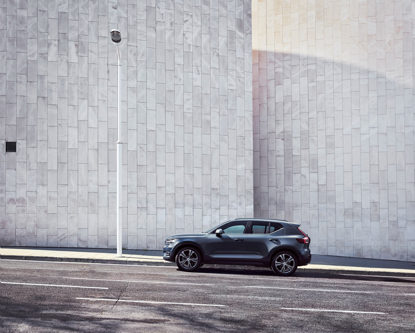 New Volvo XC40 - exterior XC40 Debuts Volvo’s First-Ever Three-Cylinder Engine, Hybridized And EV Models To Follow