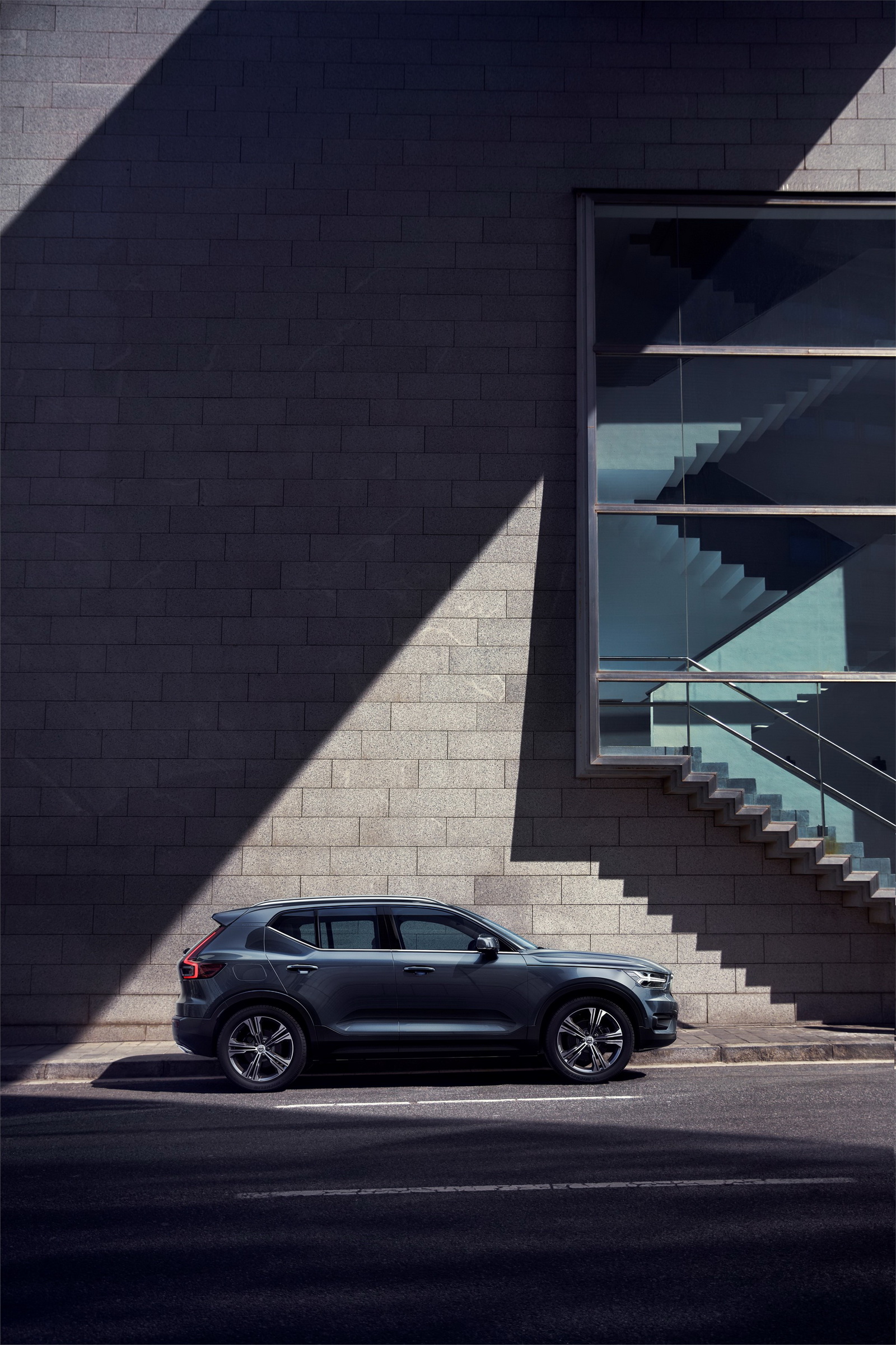 New Volvo XC40 - exterior XC40 Debuts Volvo’s First-Ever Three-Cylinder Engine, Hybridized And EV Models To Follow