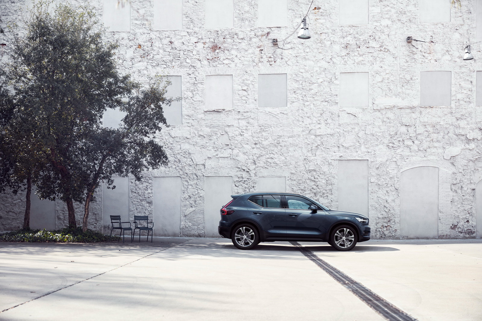 New Volvo XC40 - exterior XC40 Debuts Volvo’s First-Ever Three-Cylinder Engine, Hybridized And EV Models To Follow