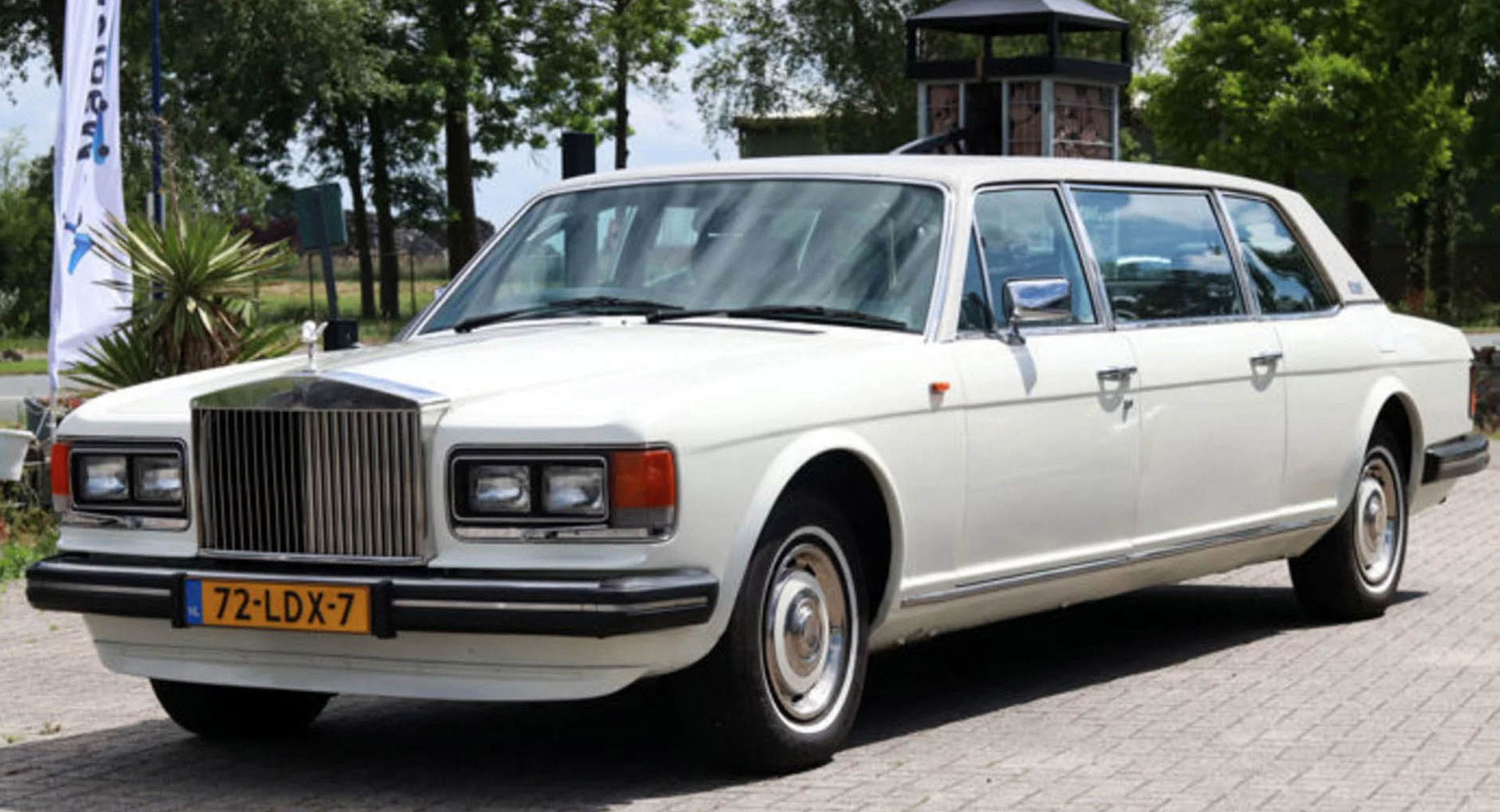 This Old Rolls Royce Limo Won T Cost You A Tenth The Price Of A New One Carscoops