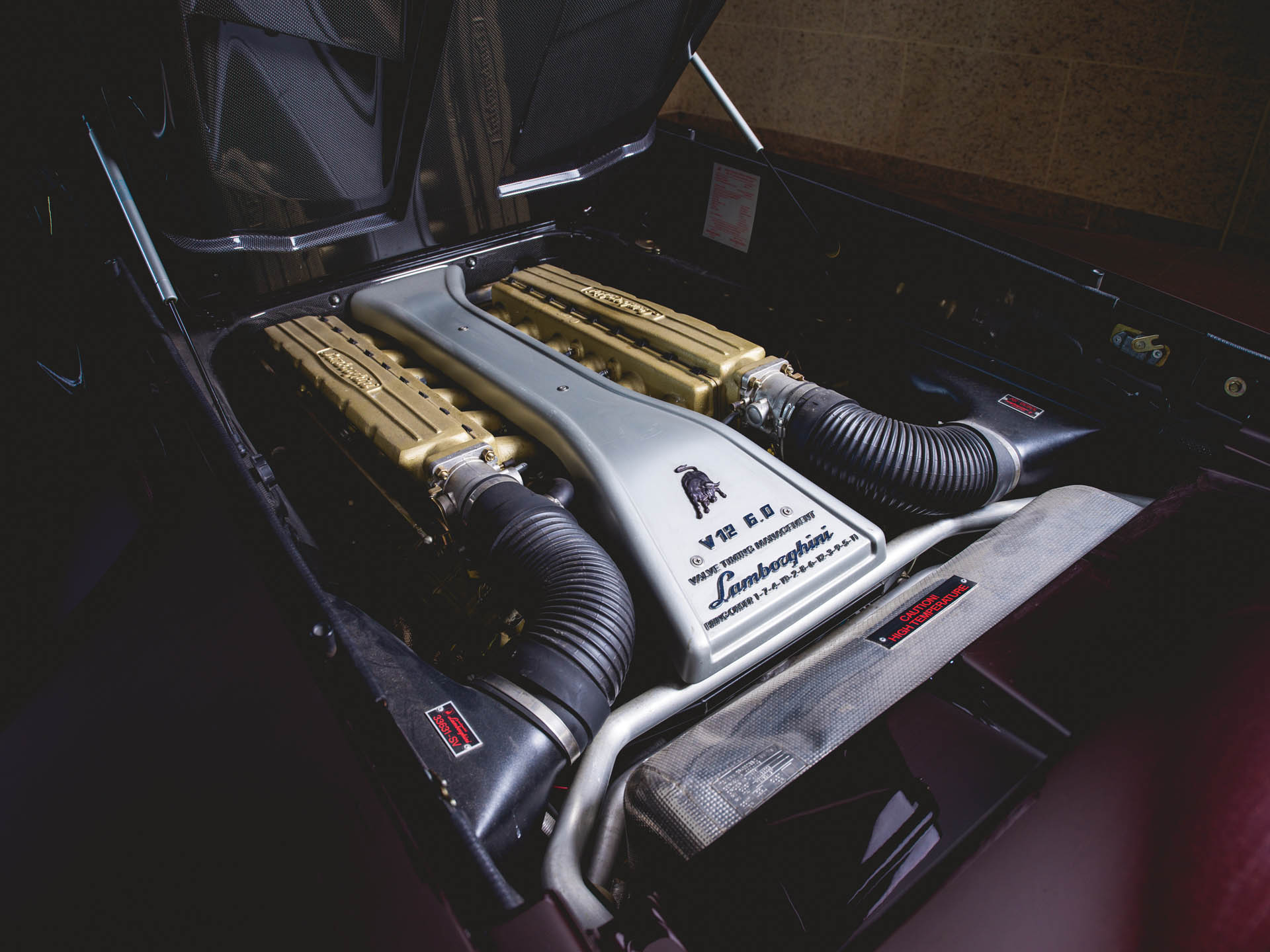 2001-Lamborghini-Diablo-VT-6-0-SE_2 copy One Of The Last Lamborghini Diablos Built Is Still Factory-Fresh