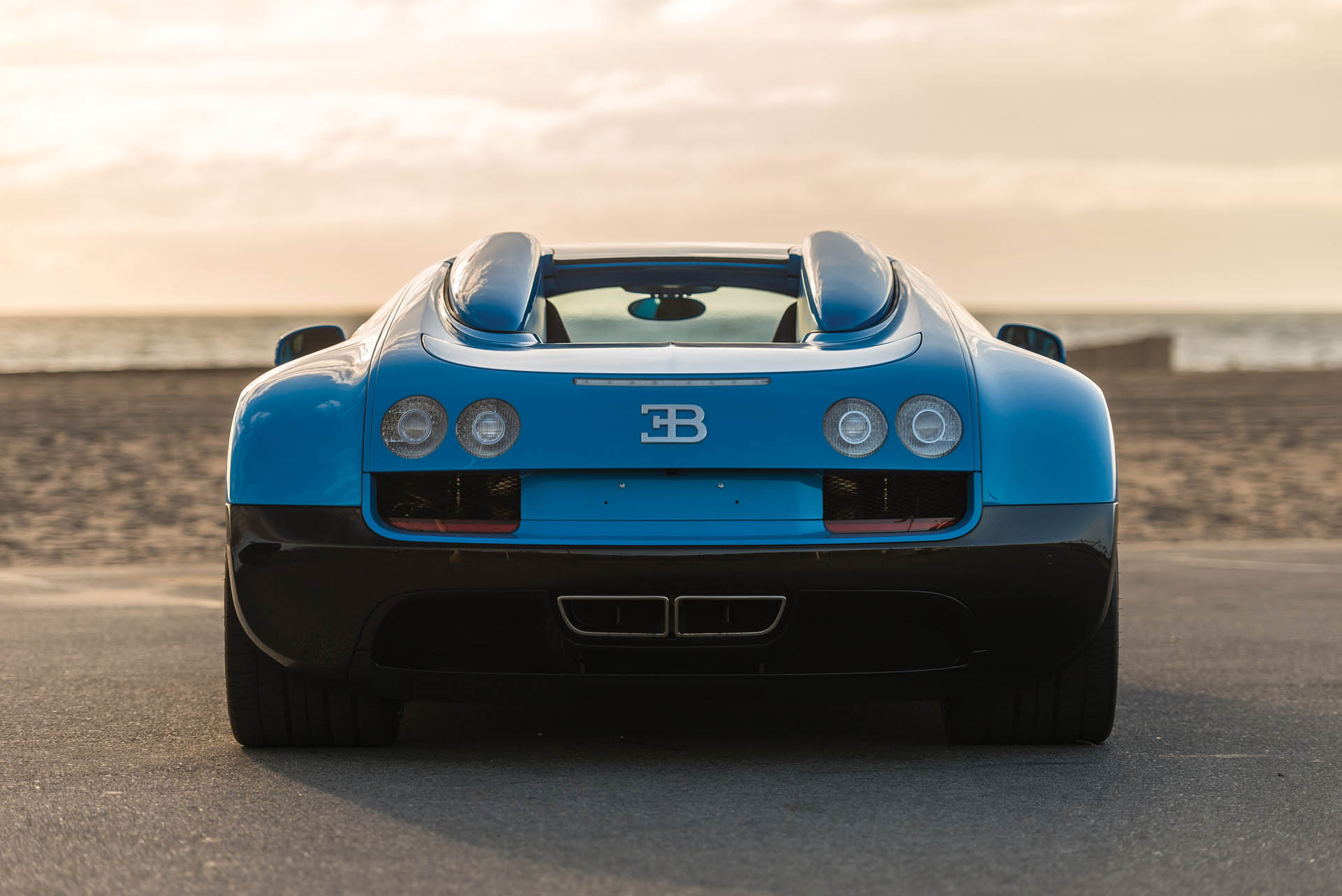2015-Bugatti-Veyron-16-4-Grand-Sport-Vitesse_10 Transformers-Themed Bugatti Veyron Is Heading Back To The Auction Block