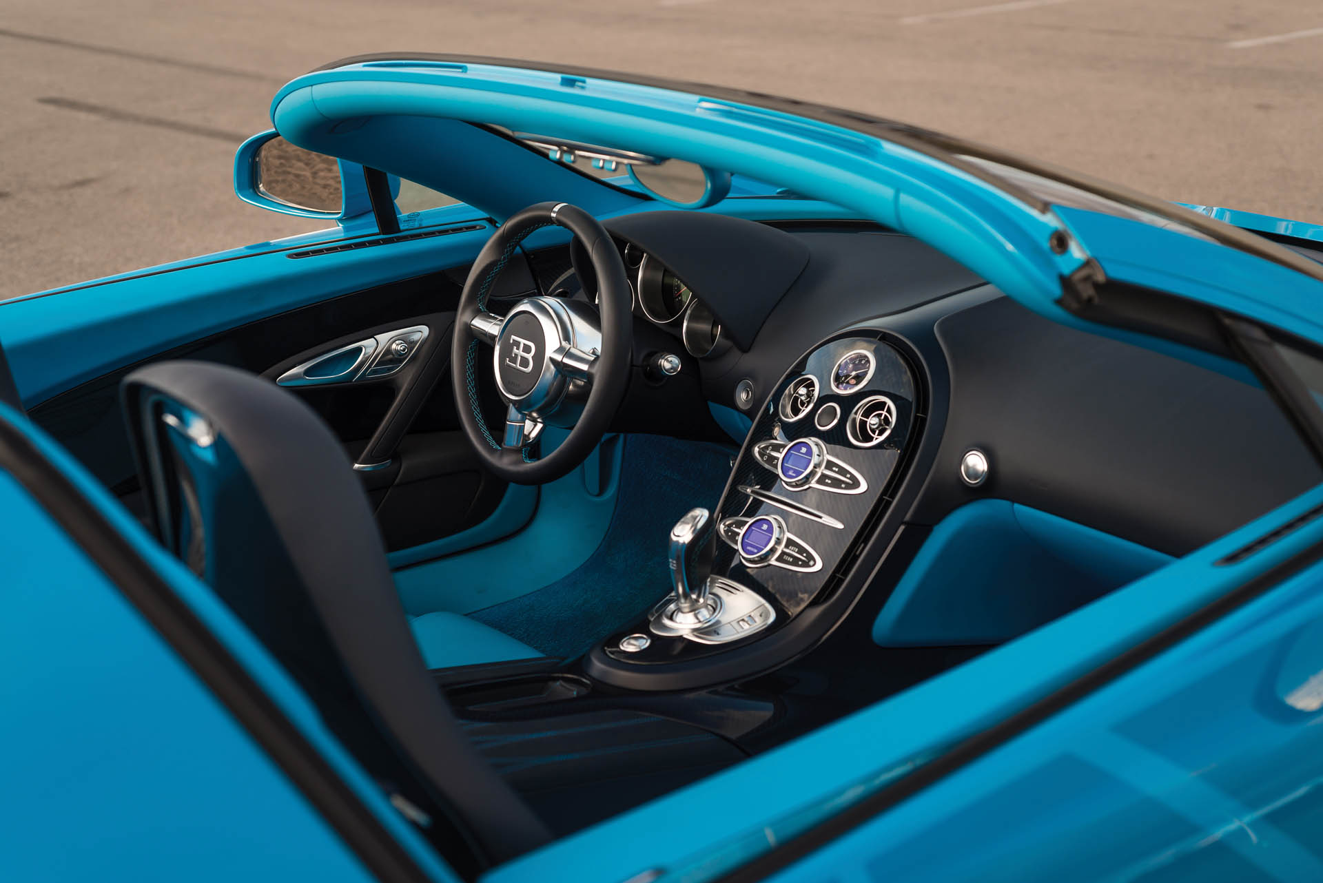 2015-Bugatti-Veyron-16-4-Grand-Sport-Vitesse_11 Transformers-Themed Bugatti Veyron Is Heading Back To The Auction Block