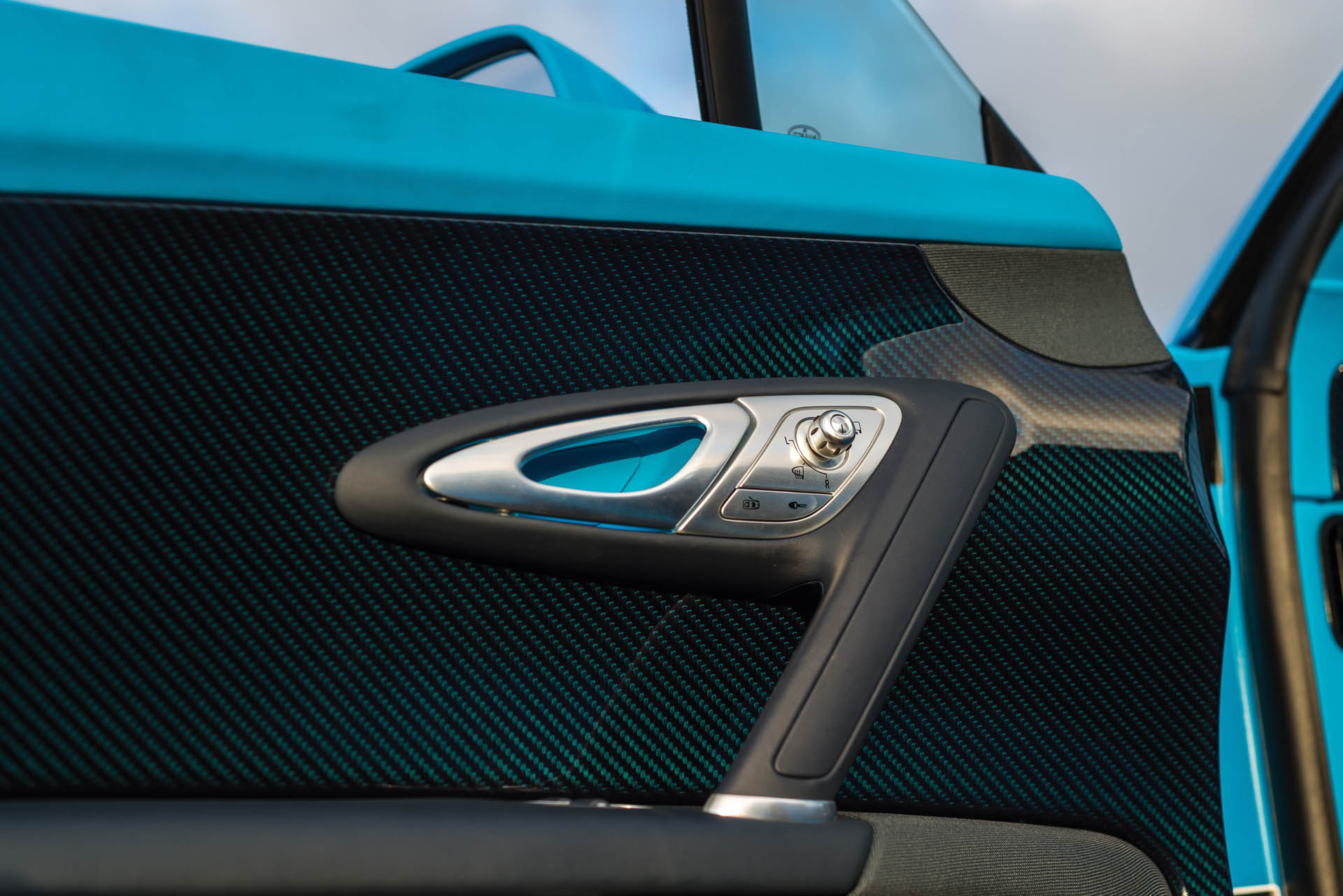 2015-Bugatti-Veyron-16-4-Grand-Sport-Vitesse_14 Transformers-Themed Bugatti Veyron Is Heading Back To The Auction Block