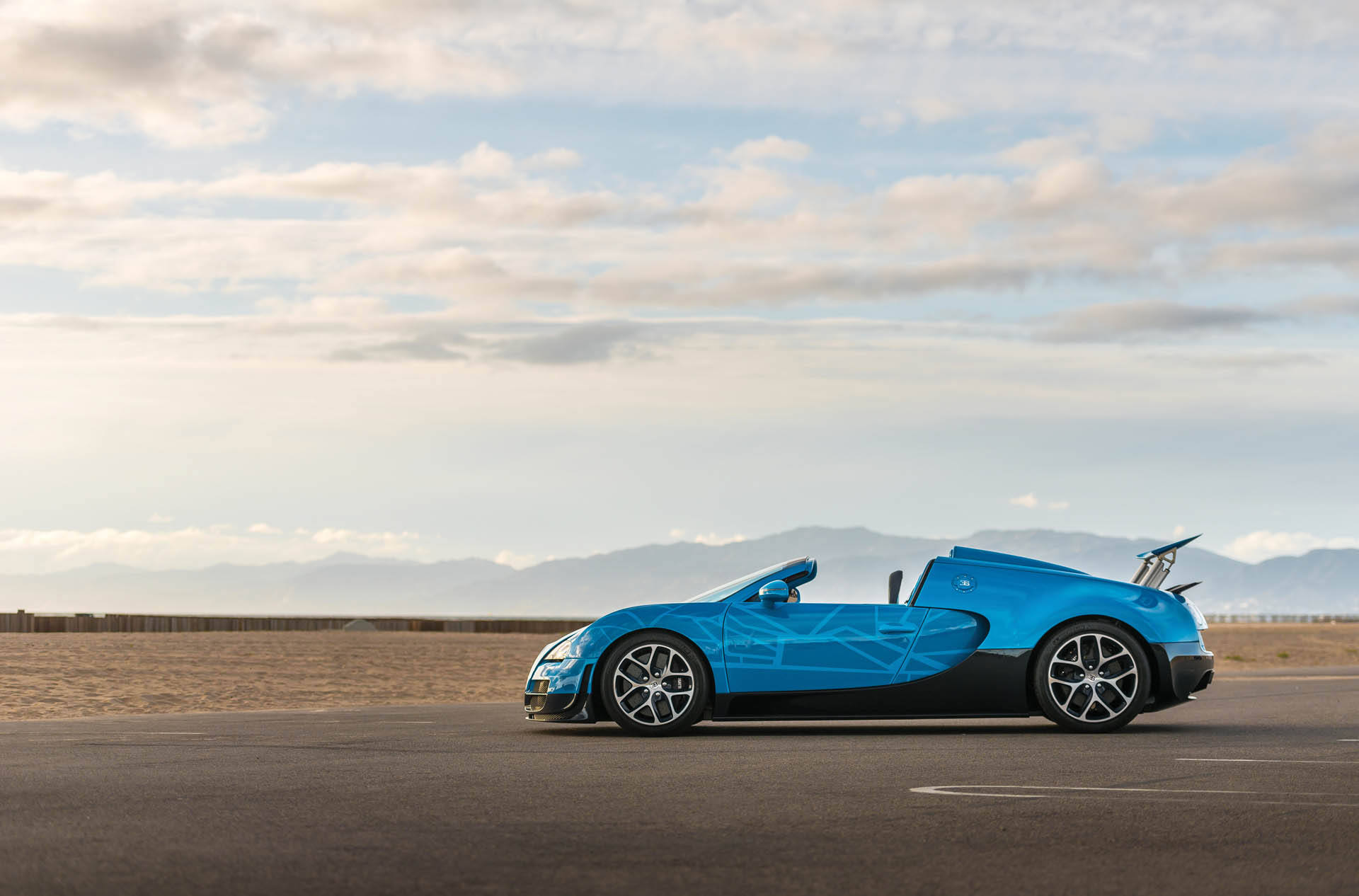 2015-Bugatti-Veyron-16-4-Grand-Sport-Vitesse_4 Transformers-Themed Bugatti Veyron Is Heading Back To The Auction Block