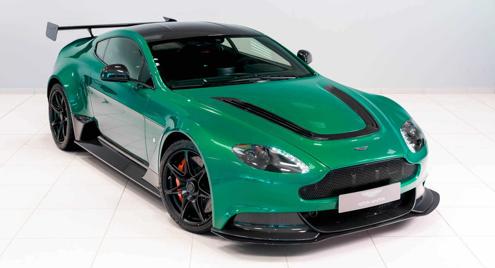 2016 Aston Martin Vantage G12 What Are Your Favorite Car Colors?