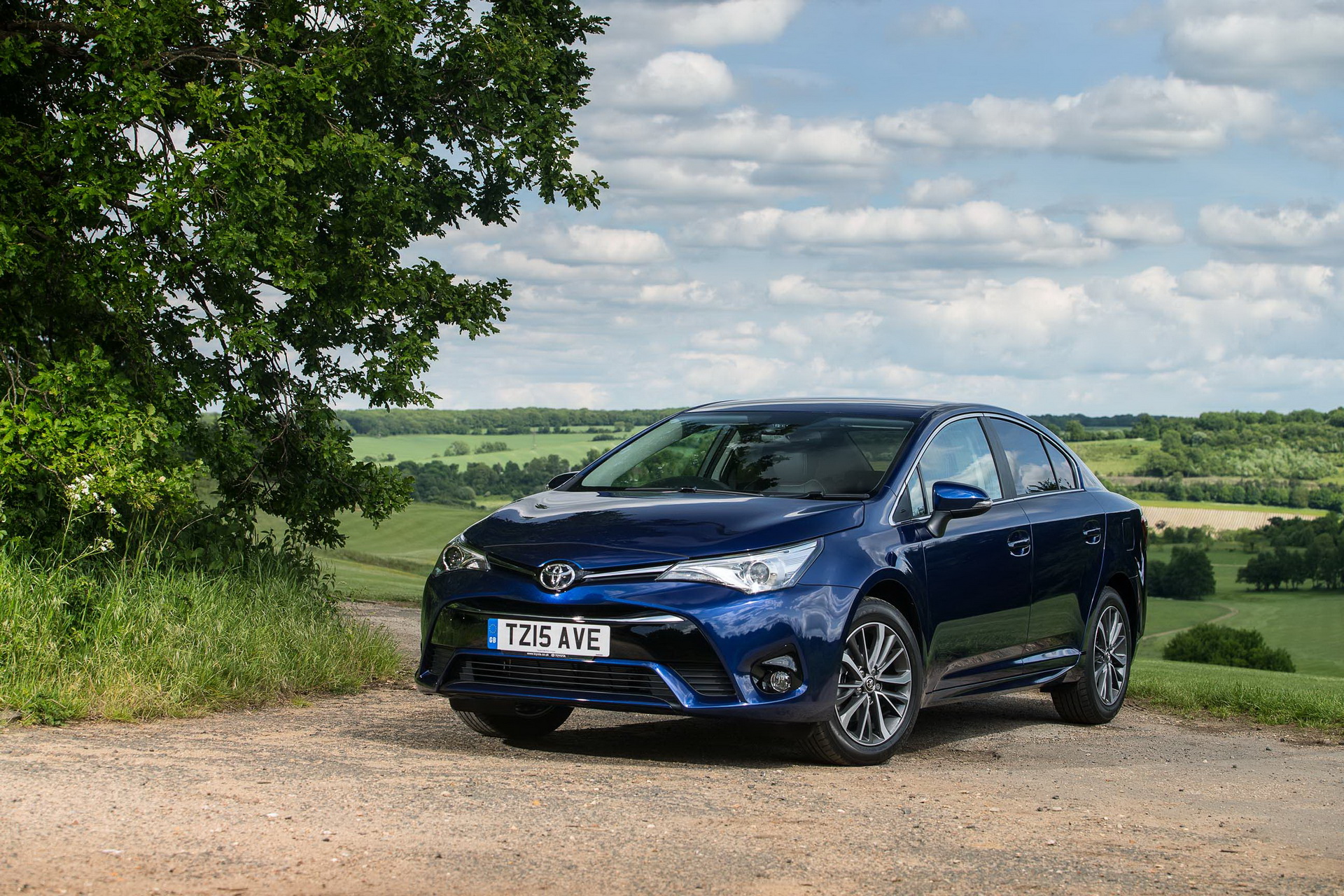 2016-toyota-avensis-6 Toyota Avensis Discontinued, Could Be Replaced By Auris Sedan