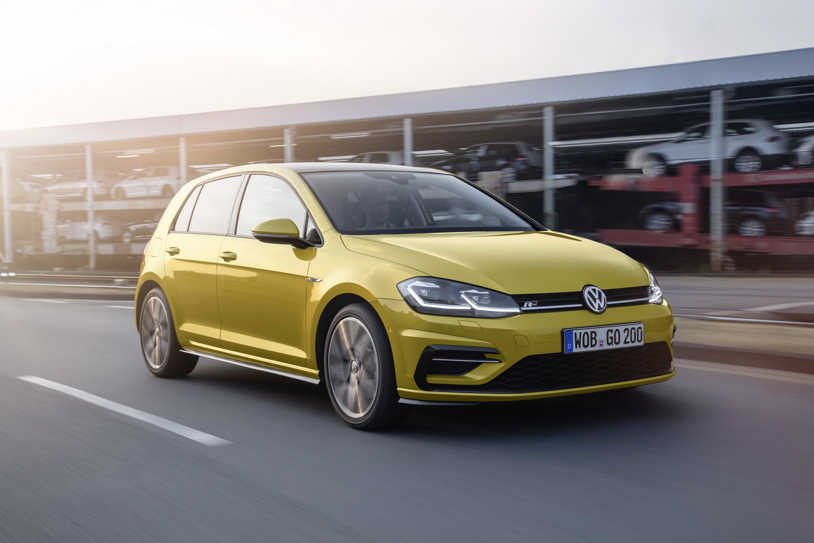 Der neue Volkswagen Golf New 130PS VW Golf 1.5 TSI Bluemotion Micro-Hybrid Offers Diesel-Like Efficiency
