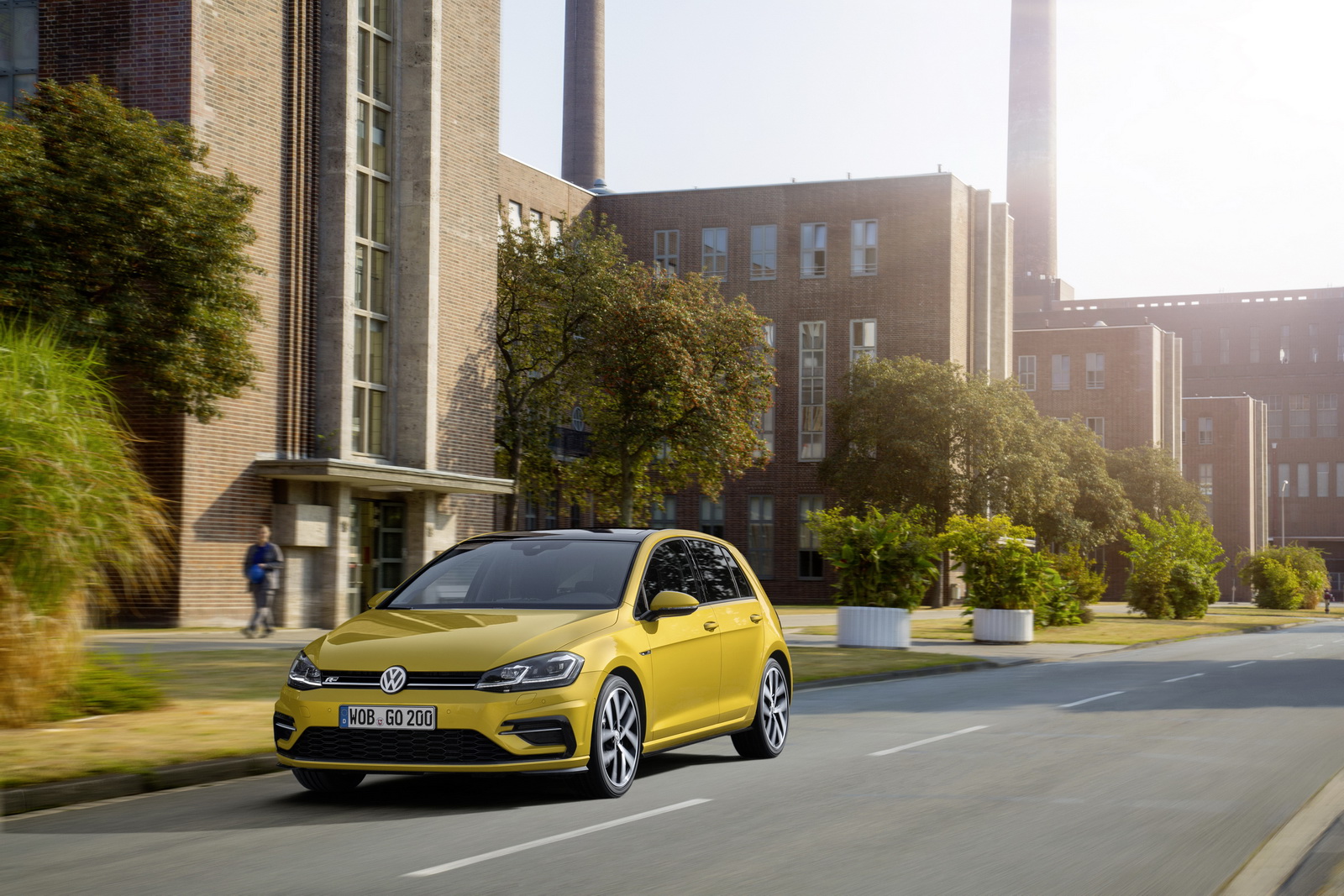 Der neue Volkswagen Golf New 130PS VW Golf 1.5 TSI Bluemotion Micro-Hybrid Offers Diesel-Like Efficiency