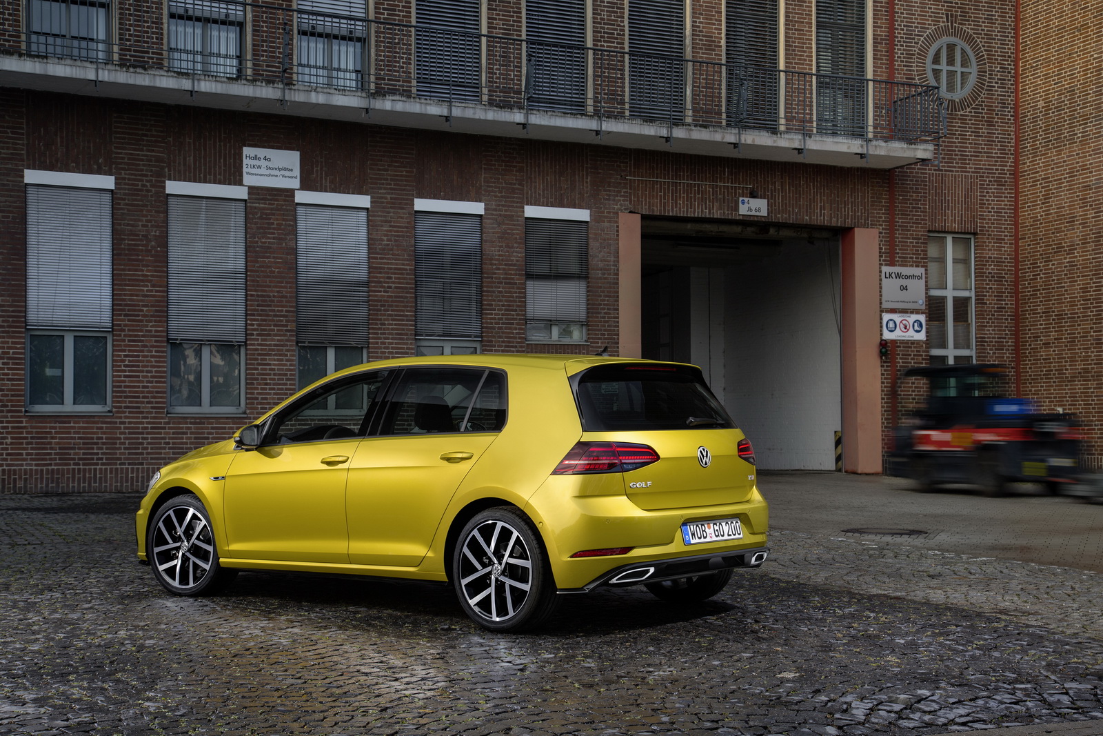 Der neue Volkswagen Golf New 130PS VW Golf 1.5 TSI Bluemotion Micro-Hybrid Offers Diesel-Like Efficiency