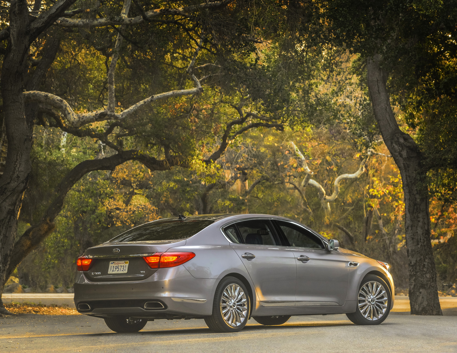 2017-kia-k900-9 2018 Kia K900 Gains More Gear, But At A Price Hike Of Up To $5,000 Just Before It’s Replaced