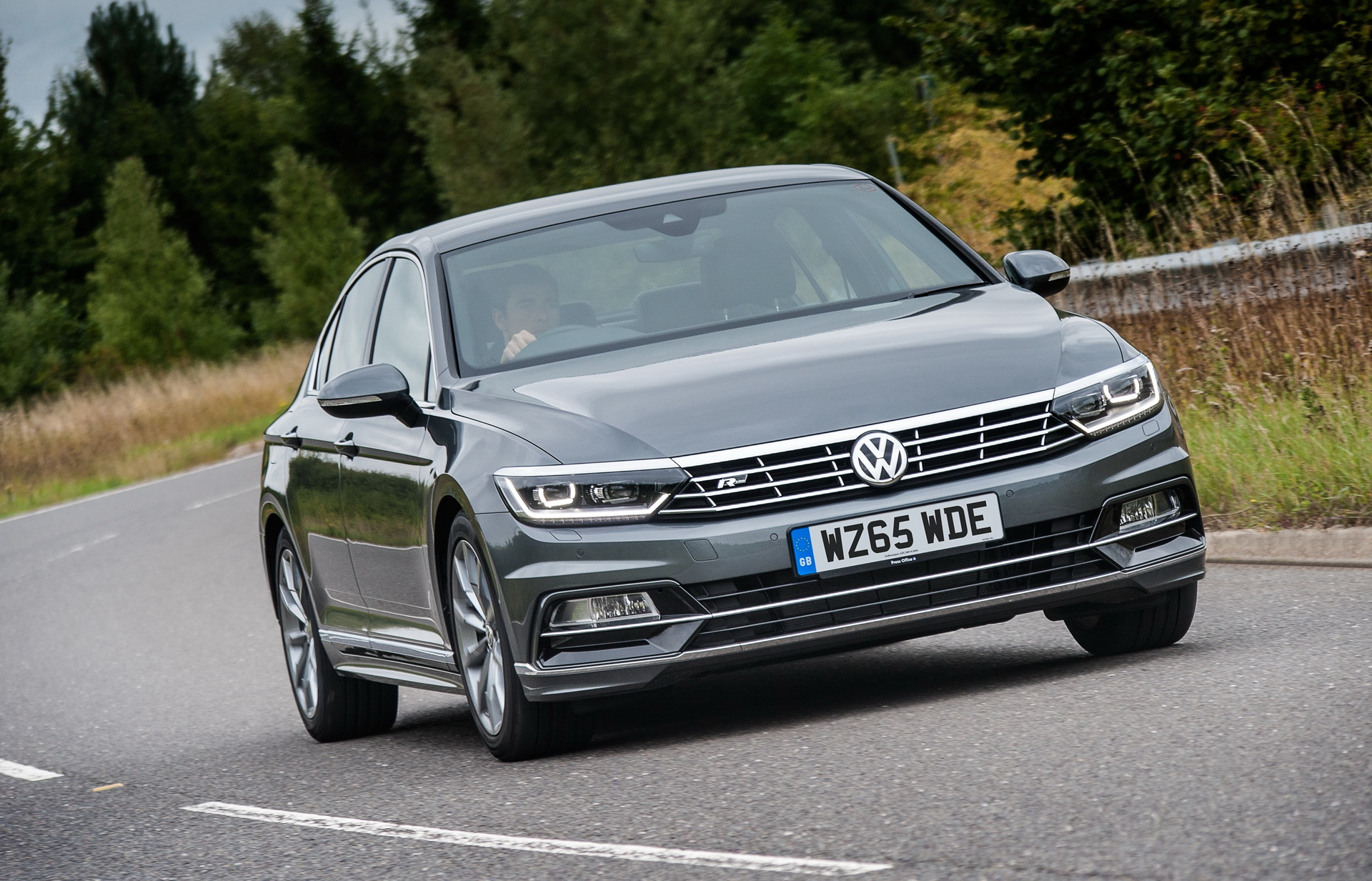 2017-vw-passat-1 Redesigned Volkswagen Passat Coming To Europe This Year