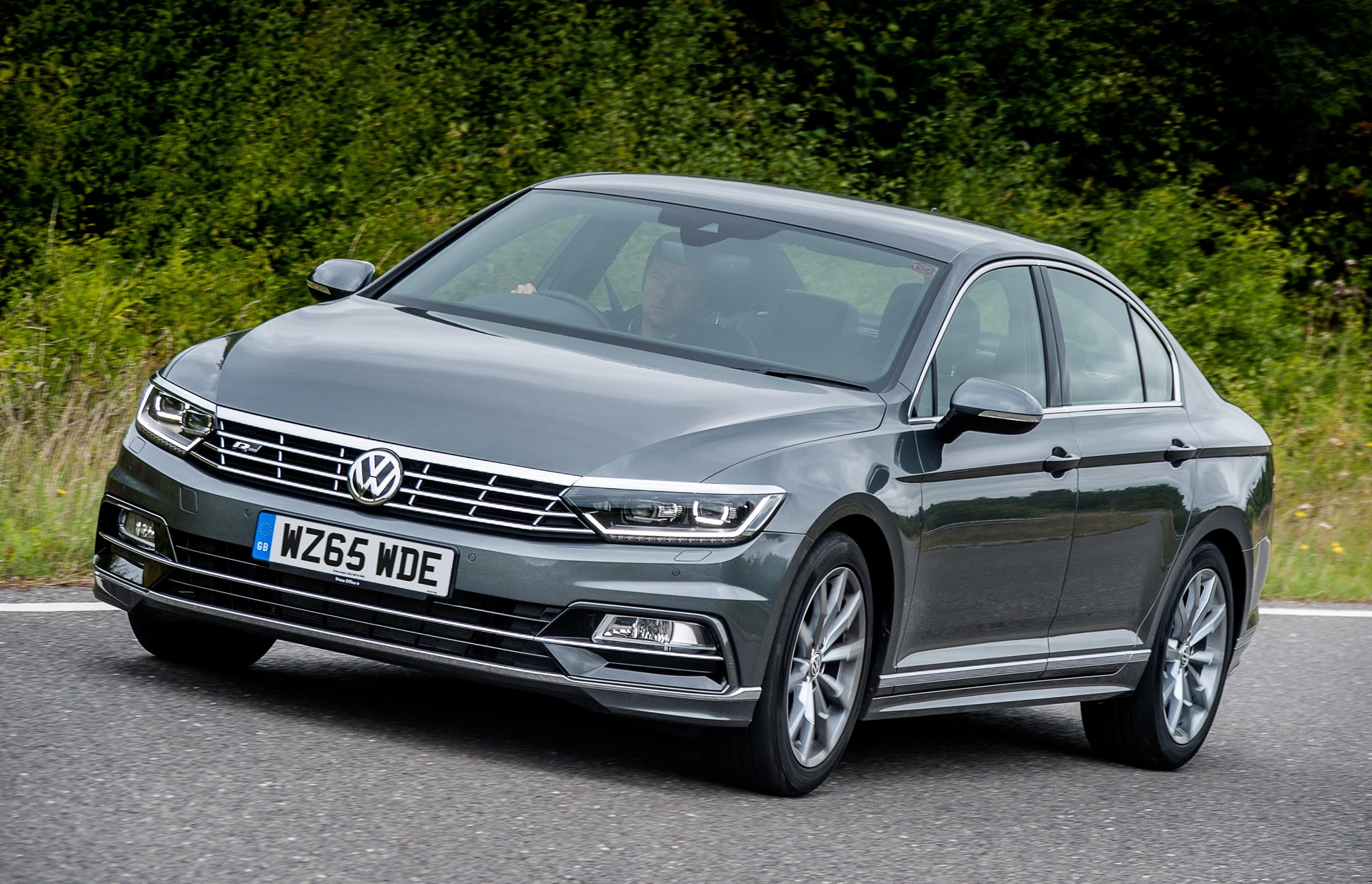 2017-vw-passat-2 Redesigned Volkswagen Passat Coming To Europe This Year
