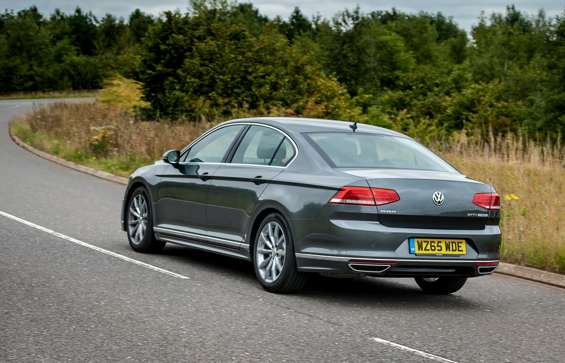 2017-vw-passat-4 Redesigned Volkswagen Passat Coming To Europe This Year