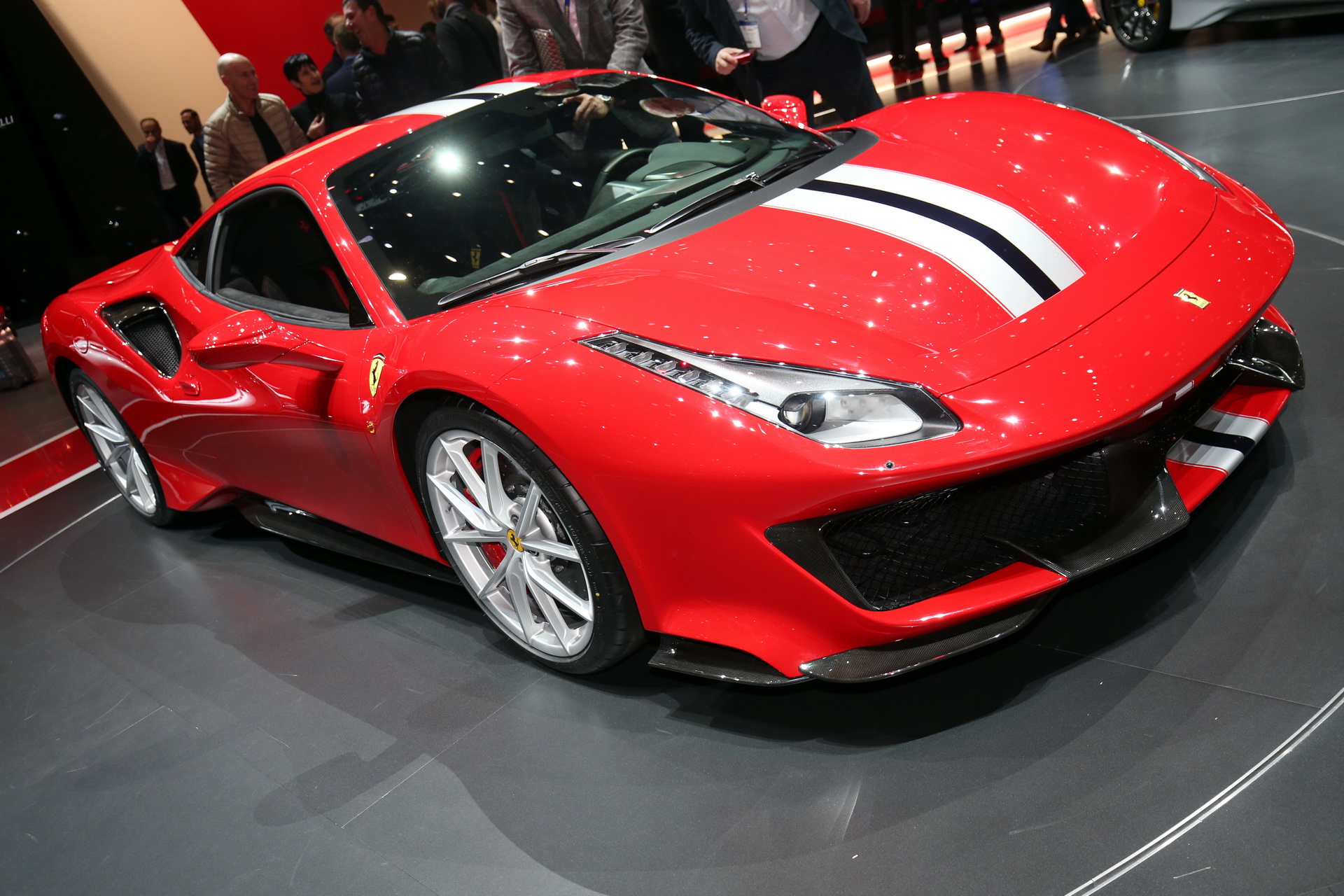 2018-Ferrari-488-Pista-04 Hardcore Ferrari 488 Pista Screams For Attention In Geneva