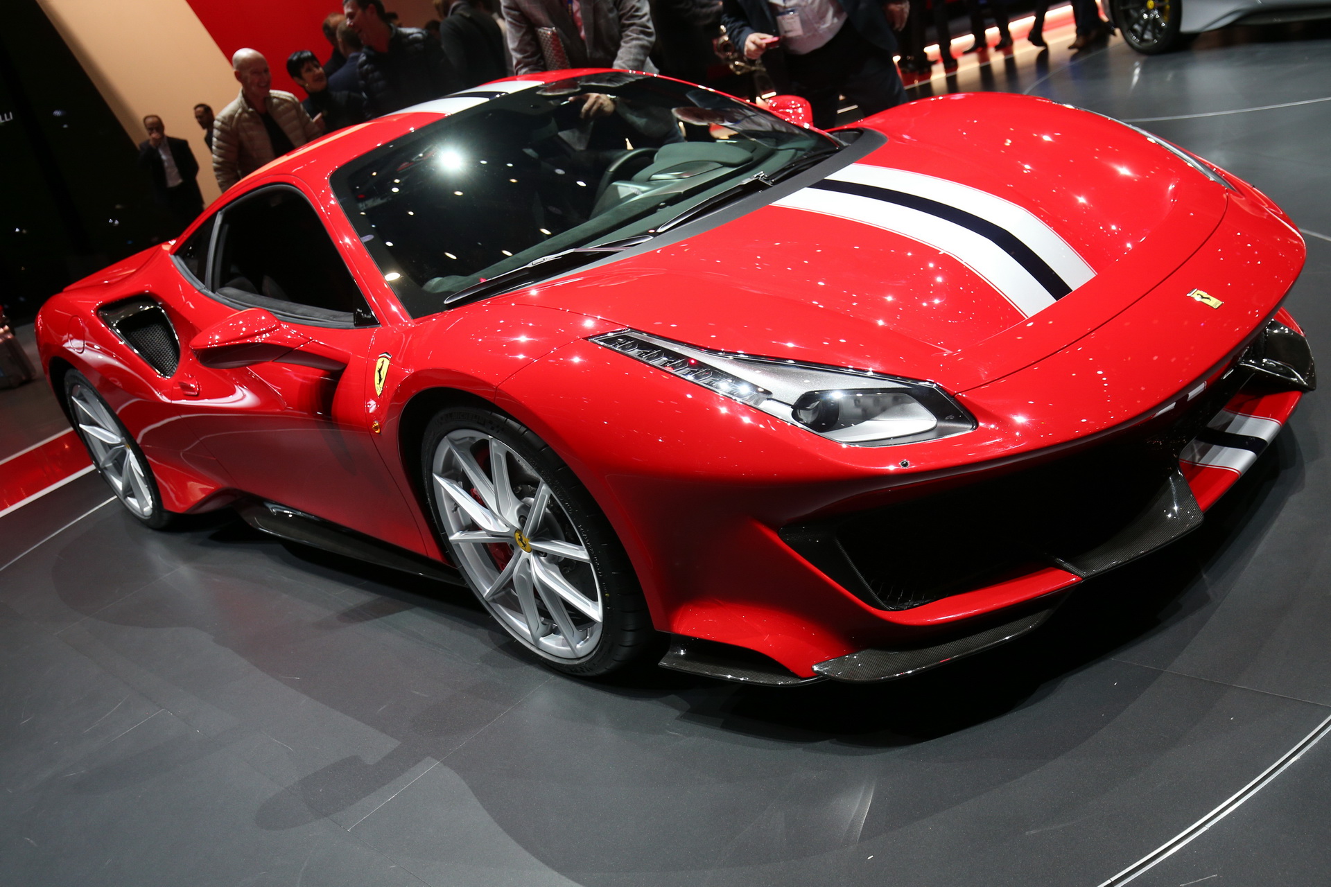 2018-Ferrari-488-Pista-05 Hardcore Ferrari 488 Pista Screams For Attention In Geneva