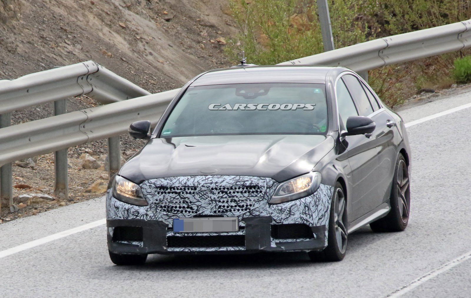 2018-Mercedes-C63-AMG-FL-Spy-1 2019 Mercedes-AMG C63 S Coupe Facelift On Track For World Premiere In NY