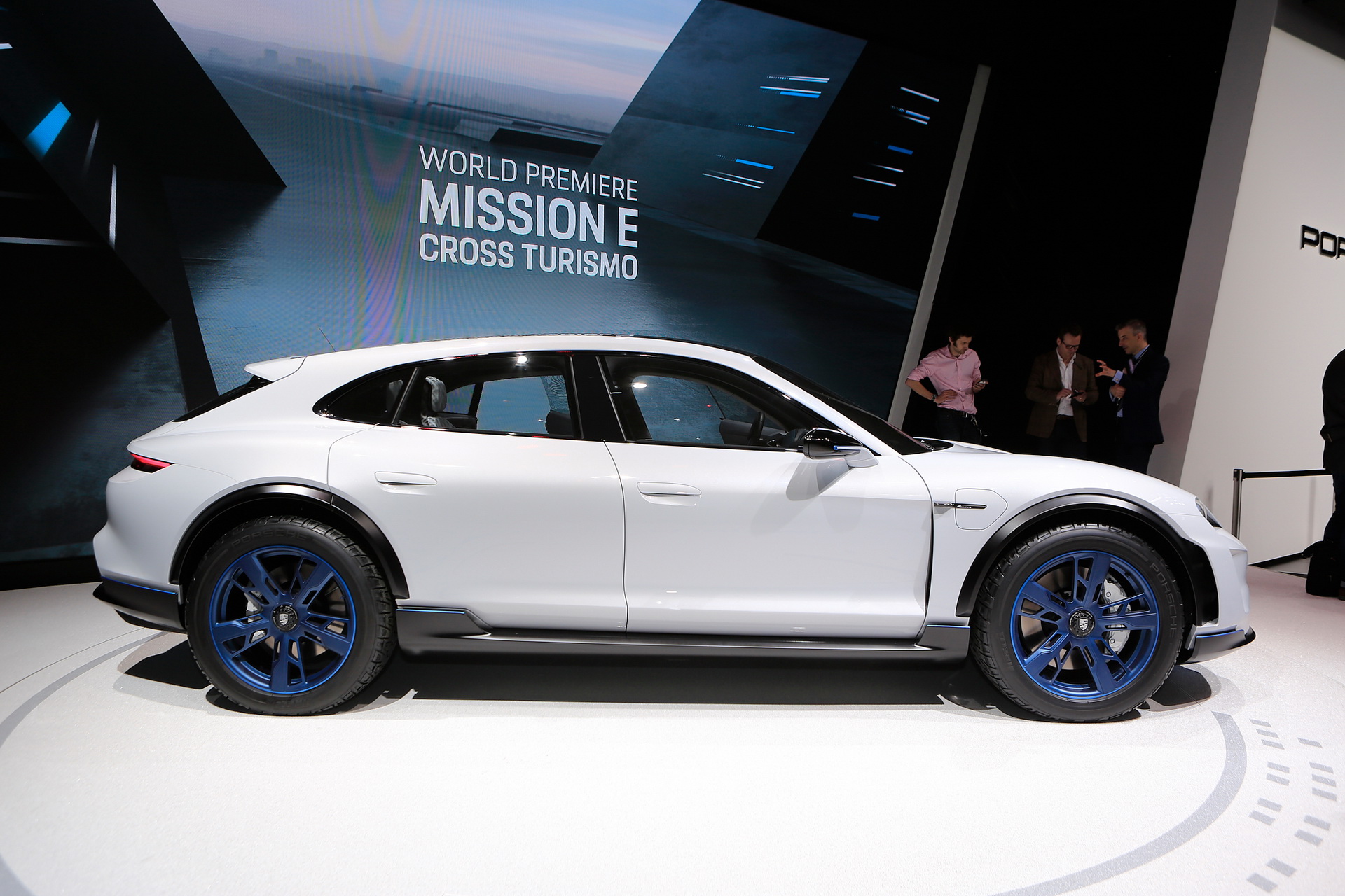 2018-Porsche-Cross-Turismo-05 Porsche Boss Wants To Build Mission E Cross Turismo