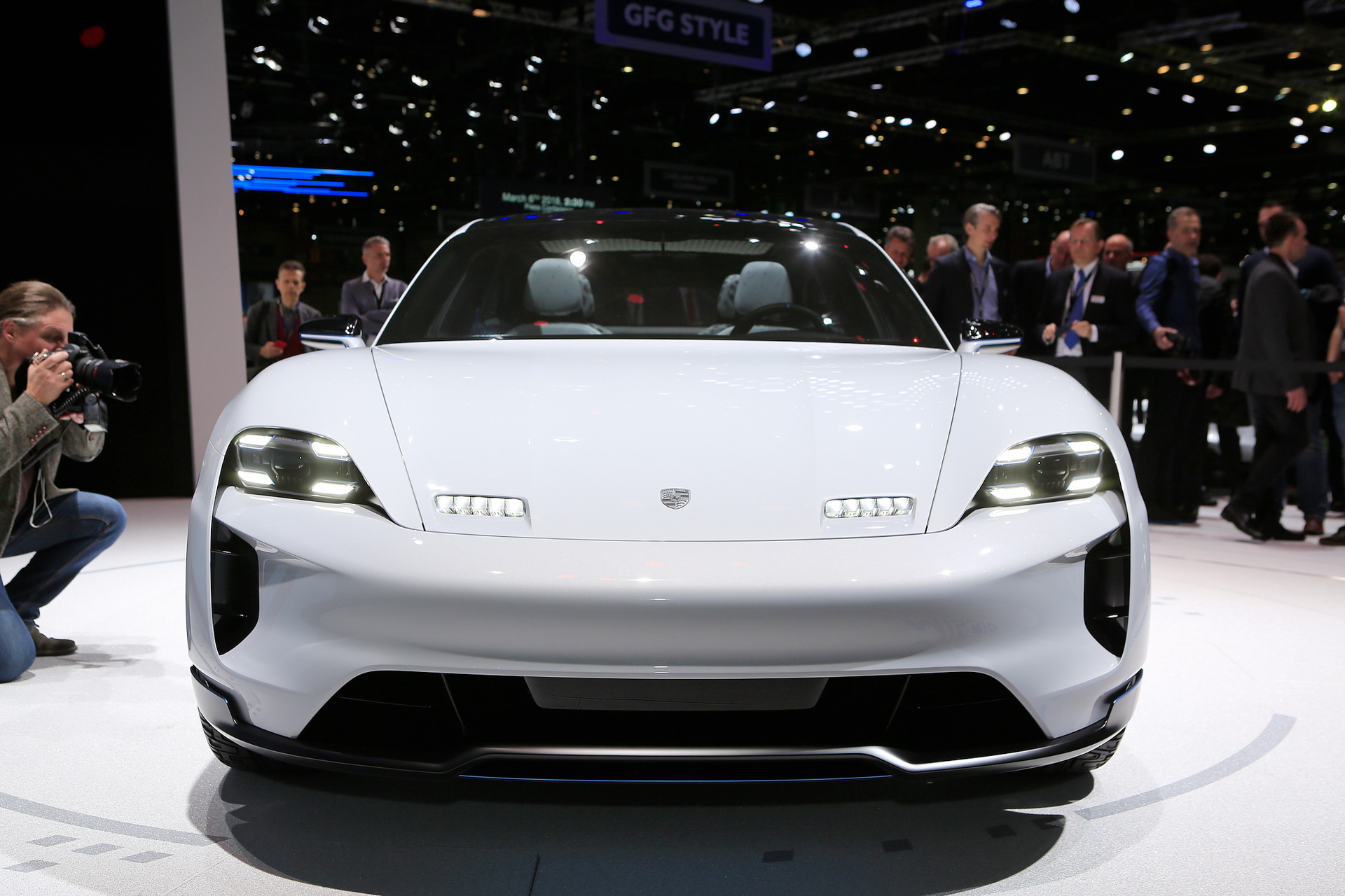 2018-Porsche-Cross-Turismo-15 Porsche Boss Wants To Build Mission E Cross Turismo