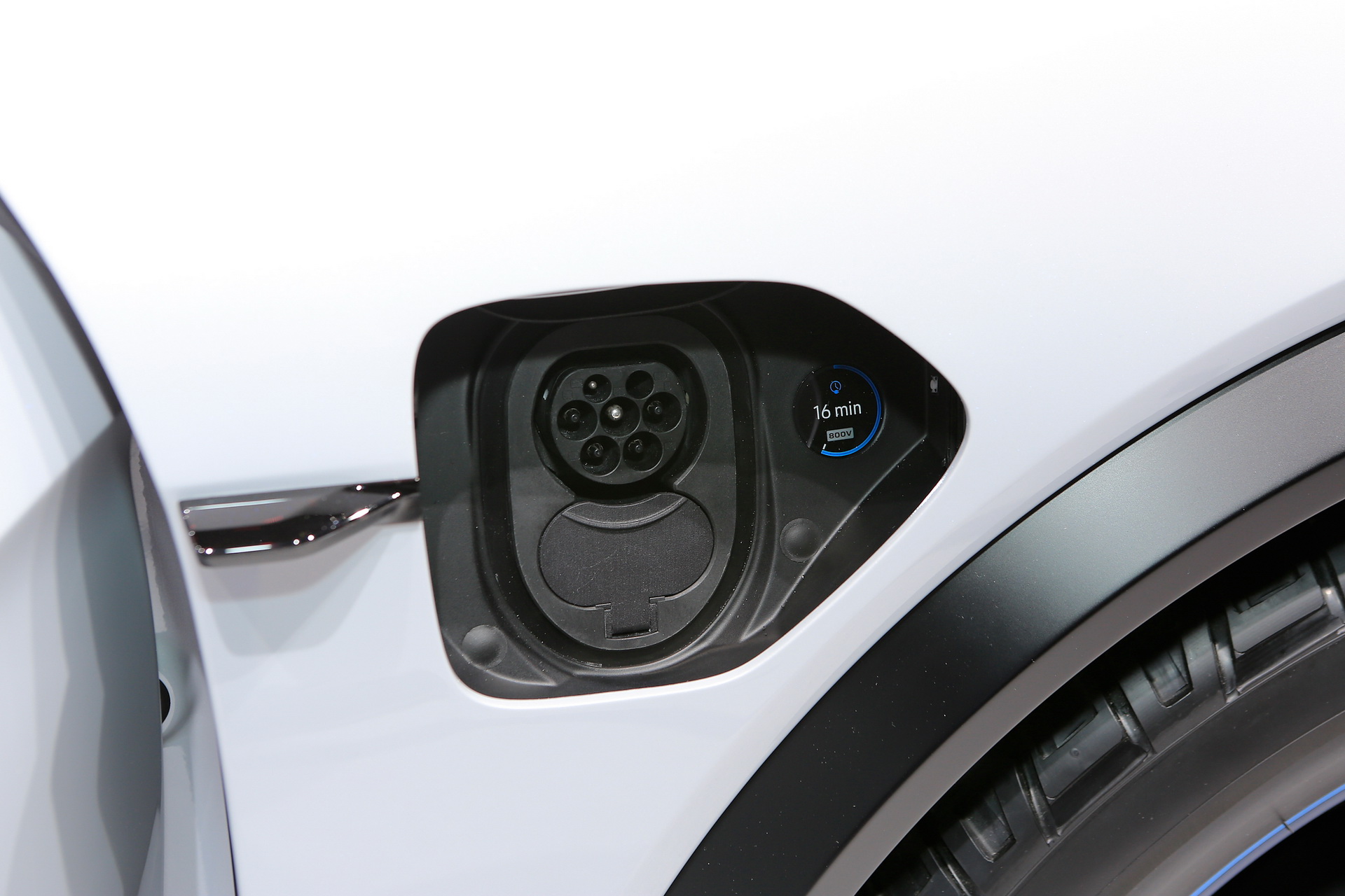 2018-Porsche-Cross-Turismo-19 Porsche Boss Wants To Build Mission E Cross Turismo