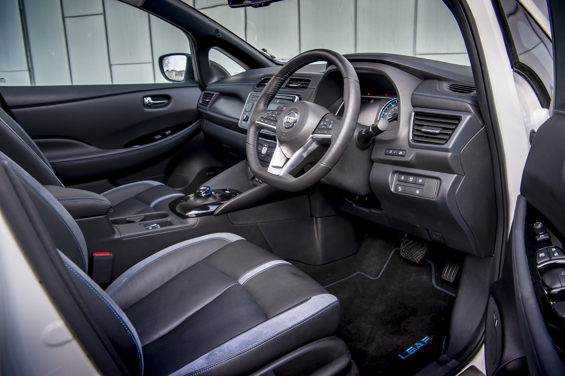 2018-nissan-leaf-11 Nissan To Skip 2018 Paris Auto Show As It Has Nothing New To Present