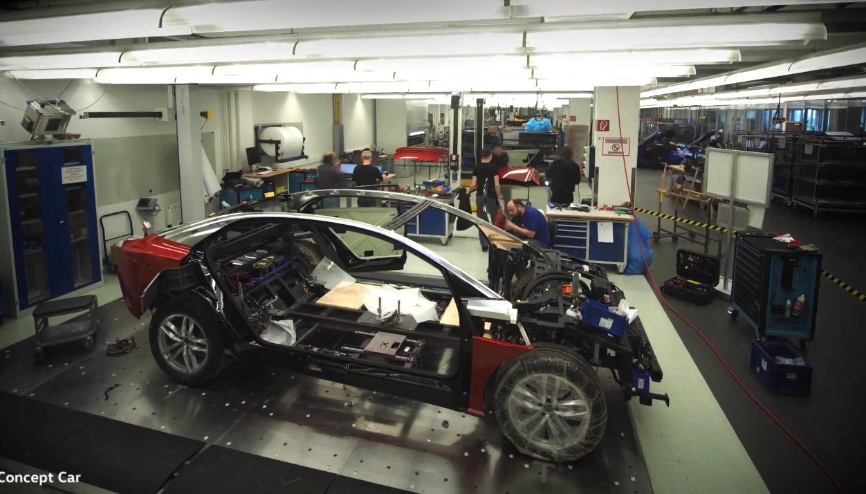 2018-vw-id-vizzion-concept-4 Volkswagen ID Vizzion Concept Comes To Life In New Videos