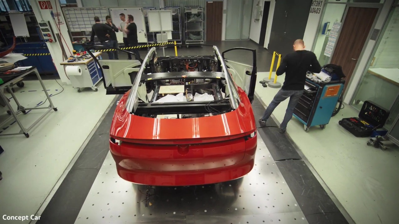 2018-vw-id-vizzion-concept-6 Volkswagen ID Vizzion Concept Comes To Life In New Videos