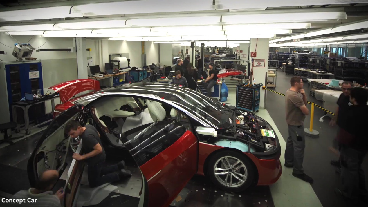 2018-vw-id-vizzion-concept-7 Volkswagen ID Vizzion Concept Comes To Life In New Videos