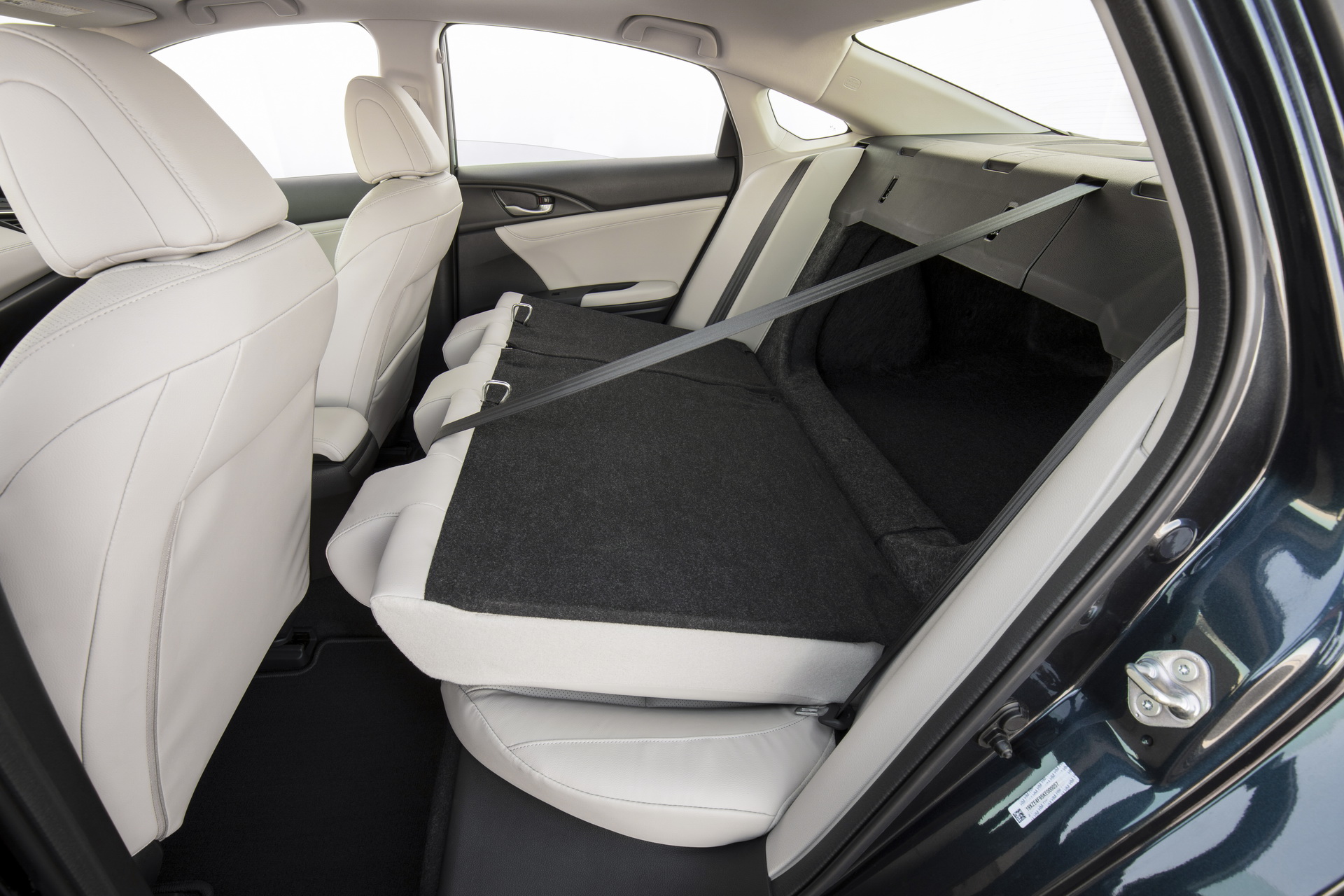 2019-HondaInsight-10 2019 Honda Insight Debuts In Production Form, Gets 151hp And 55mpg City