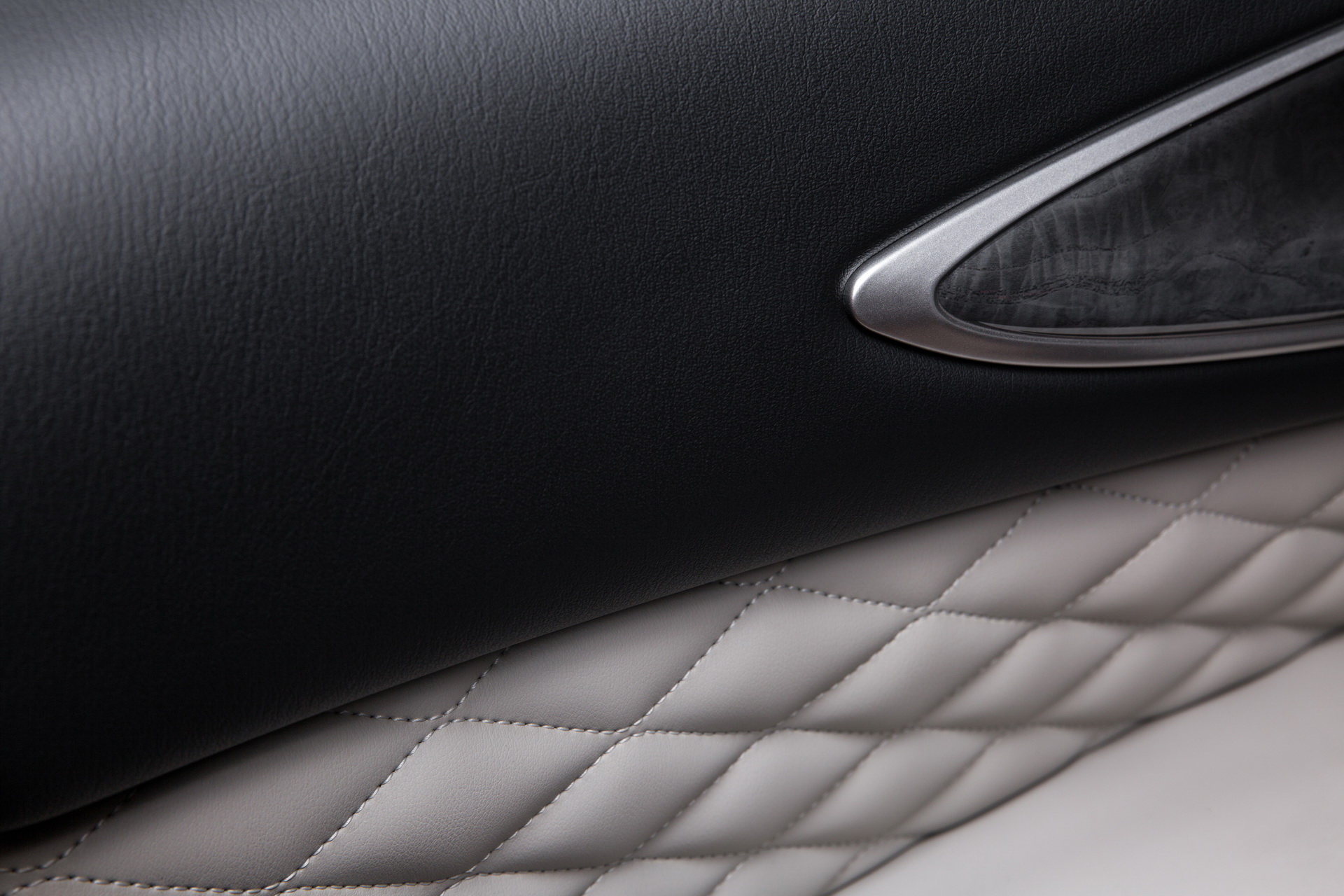 2019-INFINITI-QX60-LIMITED-10 Infiniti Reveals More Luxurious ‘Limited’ Versions Of 2019 QX60 And QX80