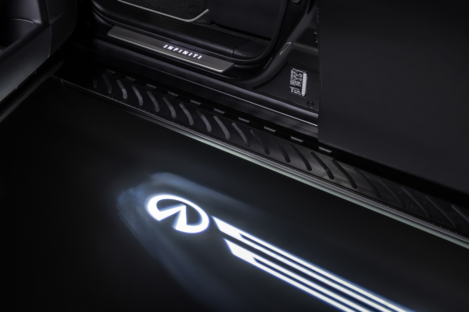 2019-INFINITI-QX80-LIMITED-21 Infiniti Reveals More Luxurious ‘Limited’ Versions Of 2019 QX60 And QX80