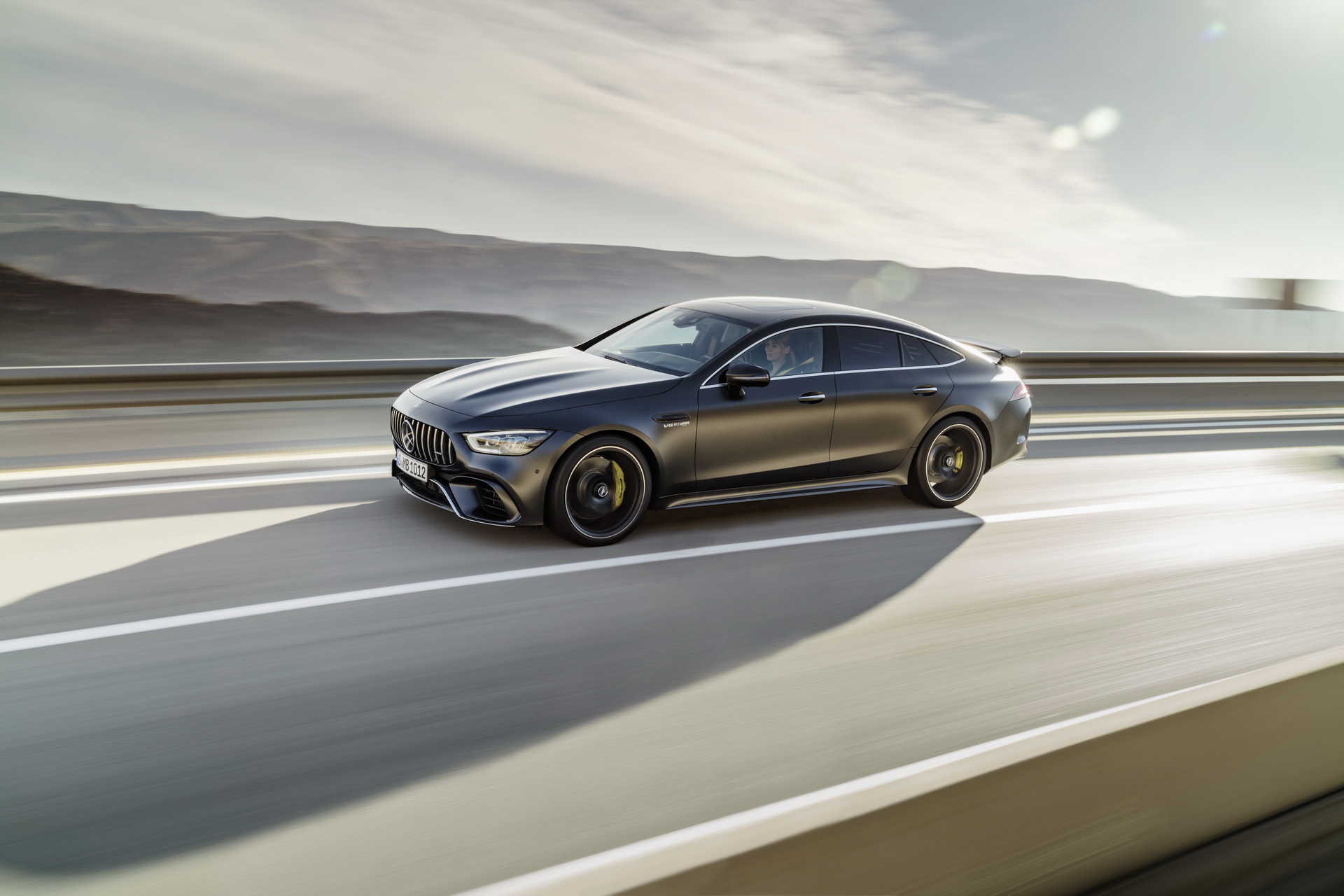 Mercedes-AMG GT 63 S 4MATIC+ 4-Türer Coupé Mercedes-AMG GT 4-Door Coupe Is A Smart-Looking 630HP Bruiser