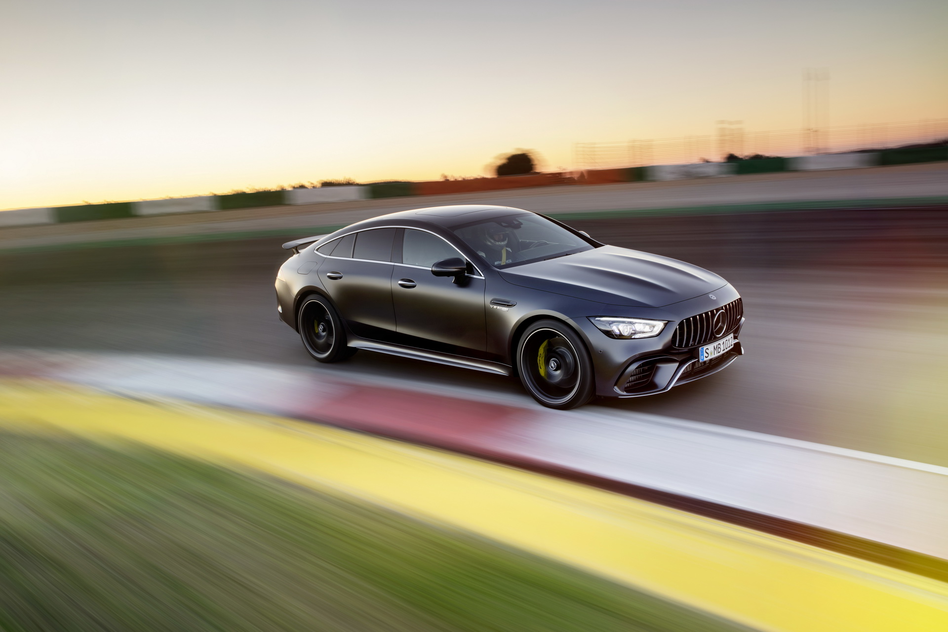 Mercedes-AMG GT 63 S 4MATIC+ 4-Türer Coupé Mercedes-AMG GT 4-Door Coupe Is A Smart-Looking 630HP Bruiser