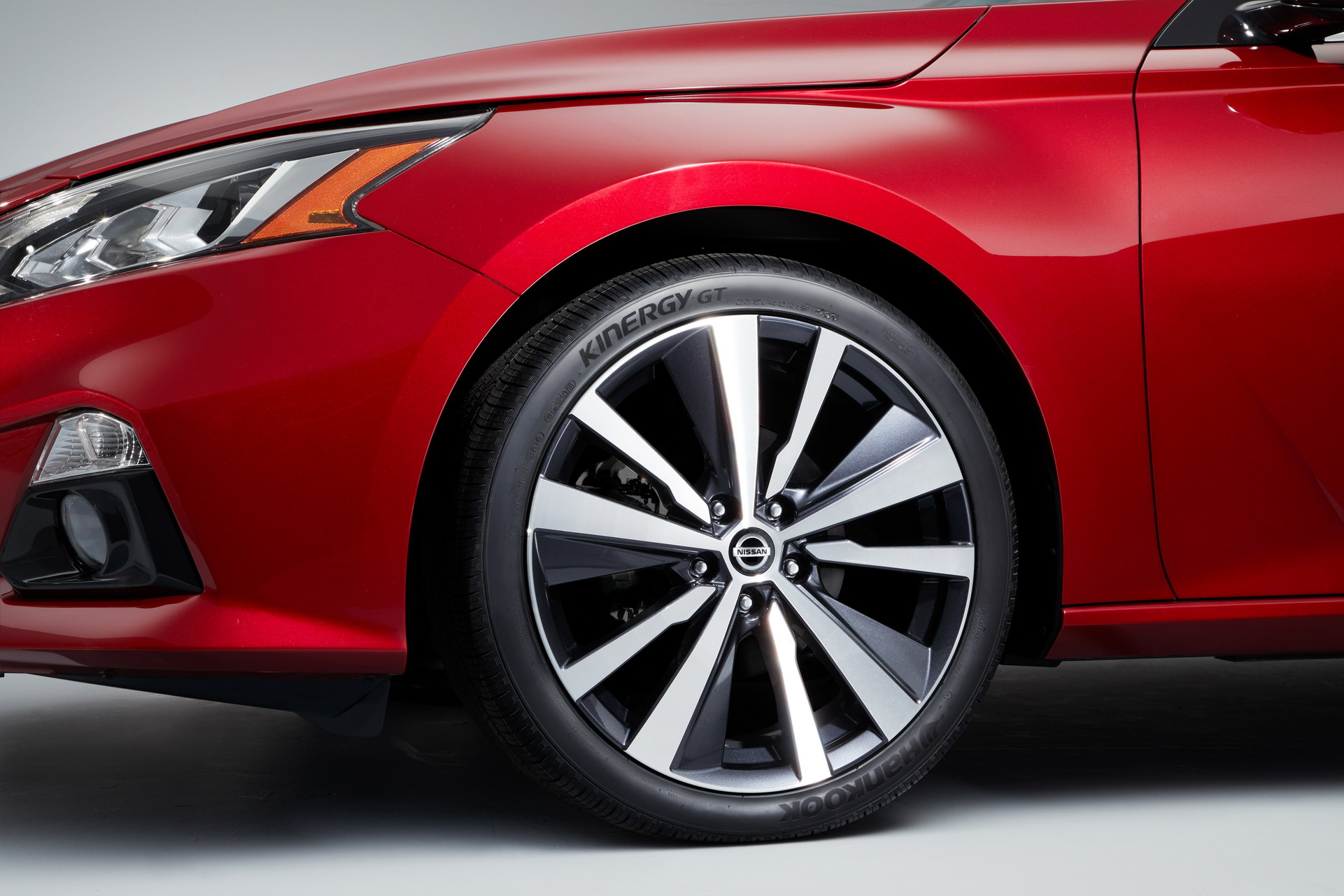 2019-Nissan-Altima-9 2019 Nissan Altima Revealed, Gets AWD Option And 2.0L Turbo