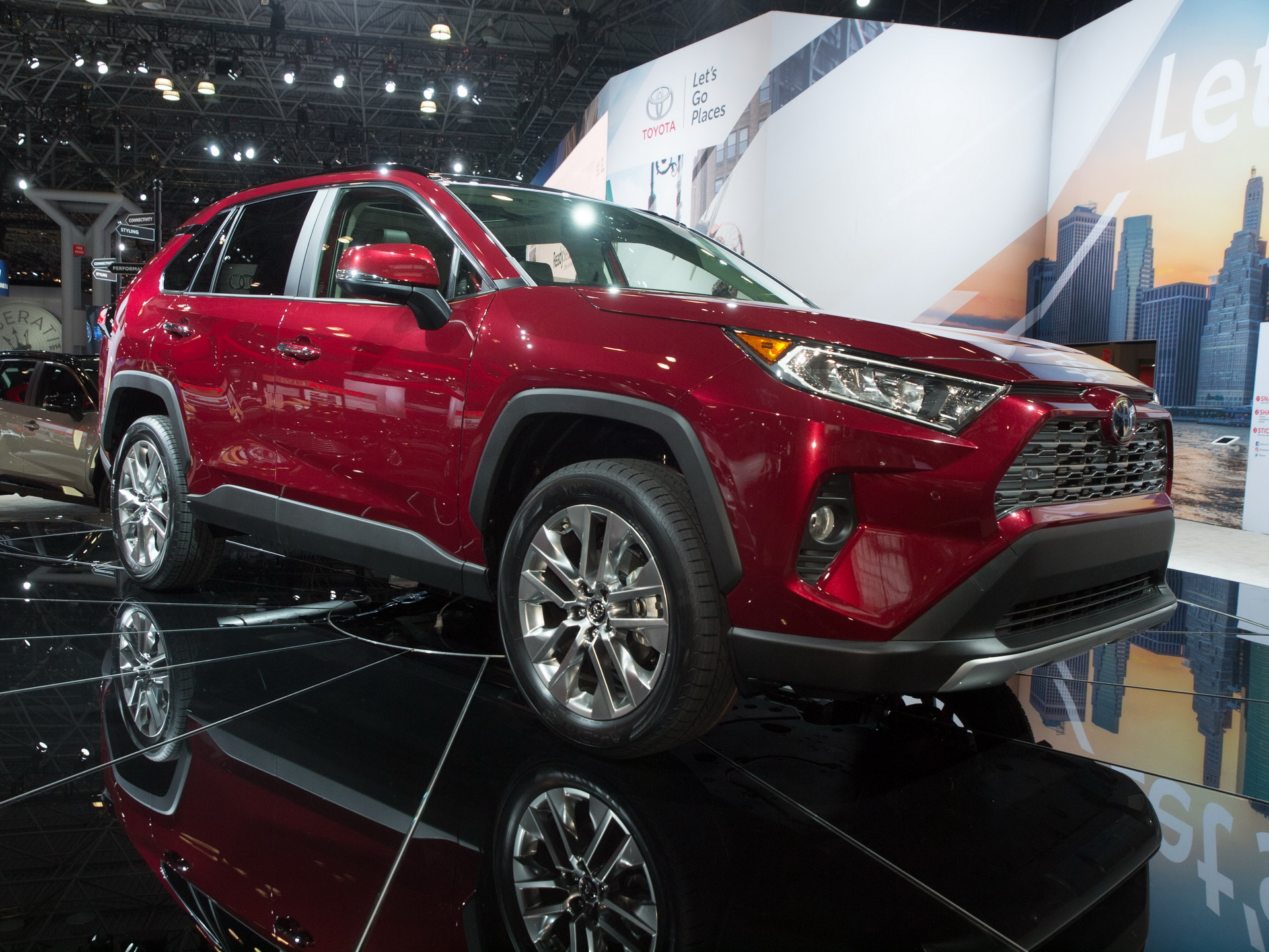 2019 Toyota RAV 4 1 2019 Toyota RAV4 Debuts With A More Appealing Robust Design (Photos & Videos)