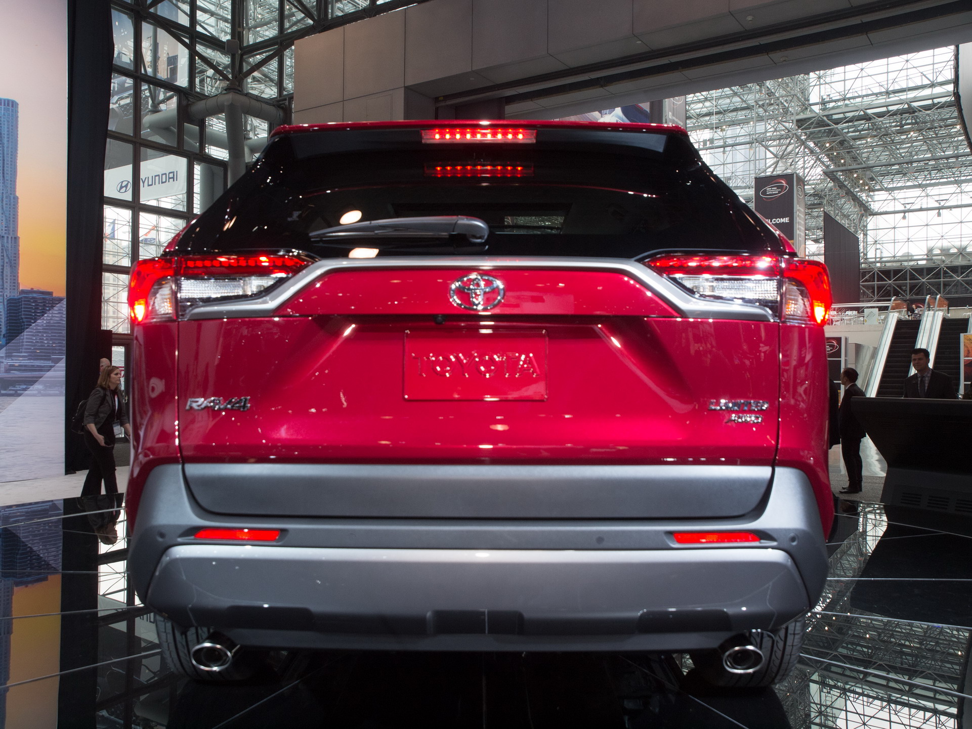 Toyota RAV4 Generasi Baru Meluncur Dengan Desain Yang Lebih Gagah