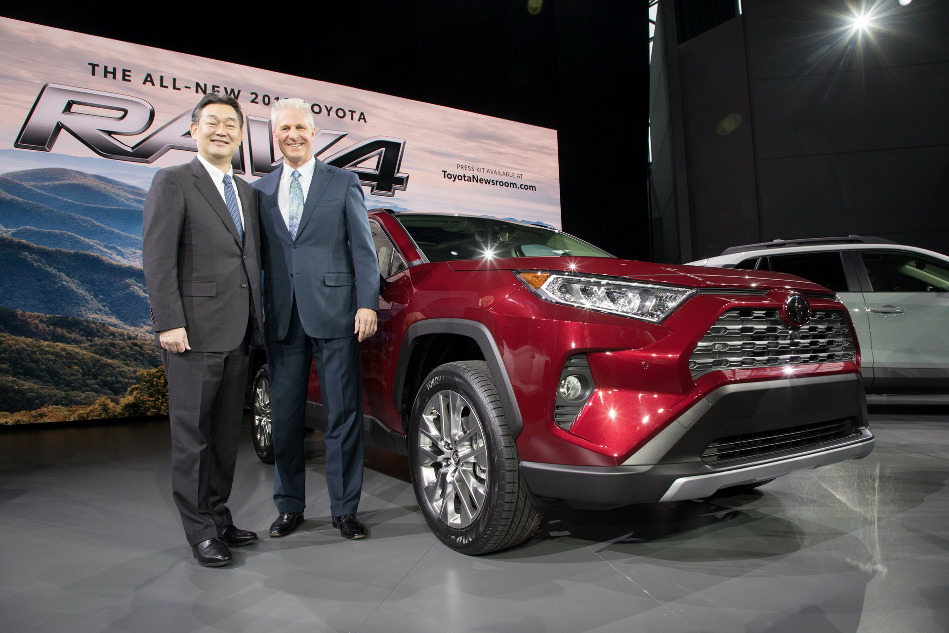 2019 Toyota RAV4-5 2019 Toyota RAV4 Debuts With A More Appealing Robust Design (Photos & Videos)