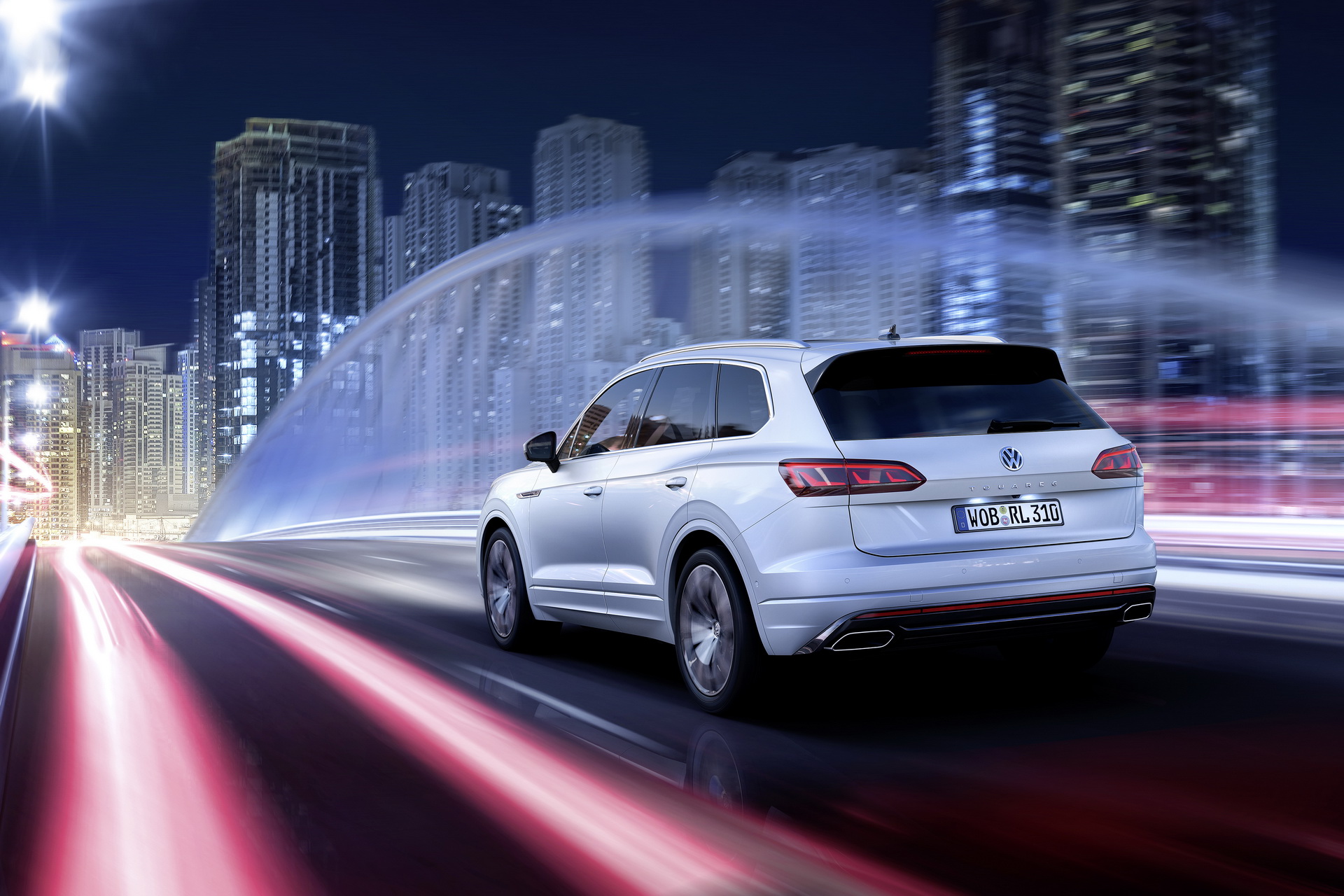 2019-VW-Touareg-28 2019 VW Touareg Is Bigger, Lighter And Packs A Massive Display Inside