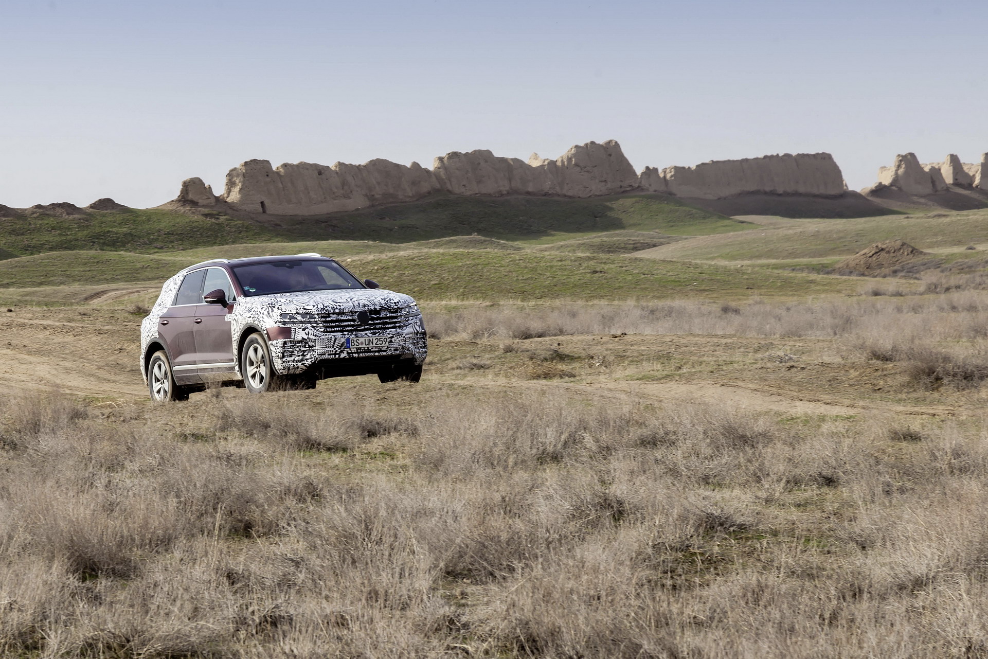 2019 Volkswagen Touareg 12 2019 VW Touareg: Here’s Everything We Know Before The Big Reveal