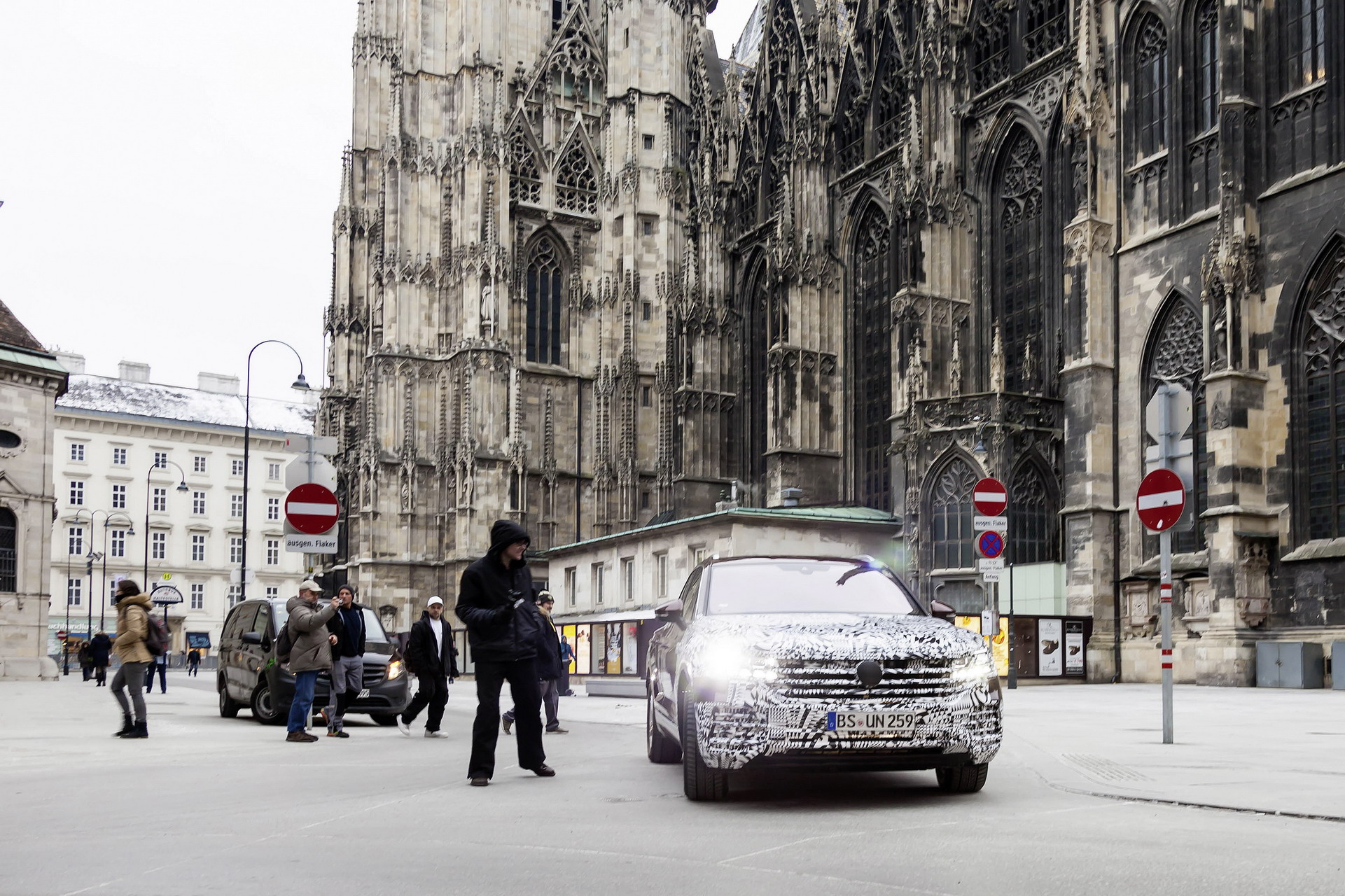 2019 Volkswagen Touareg 18 2019 VW Touareg: Here’s Everything We Know Before The Big Reveal